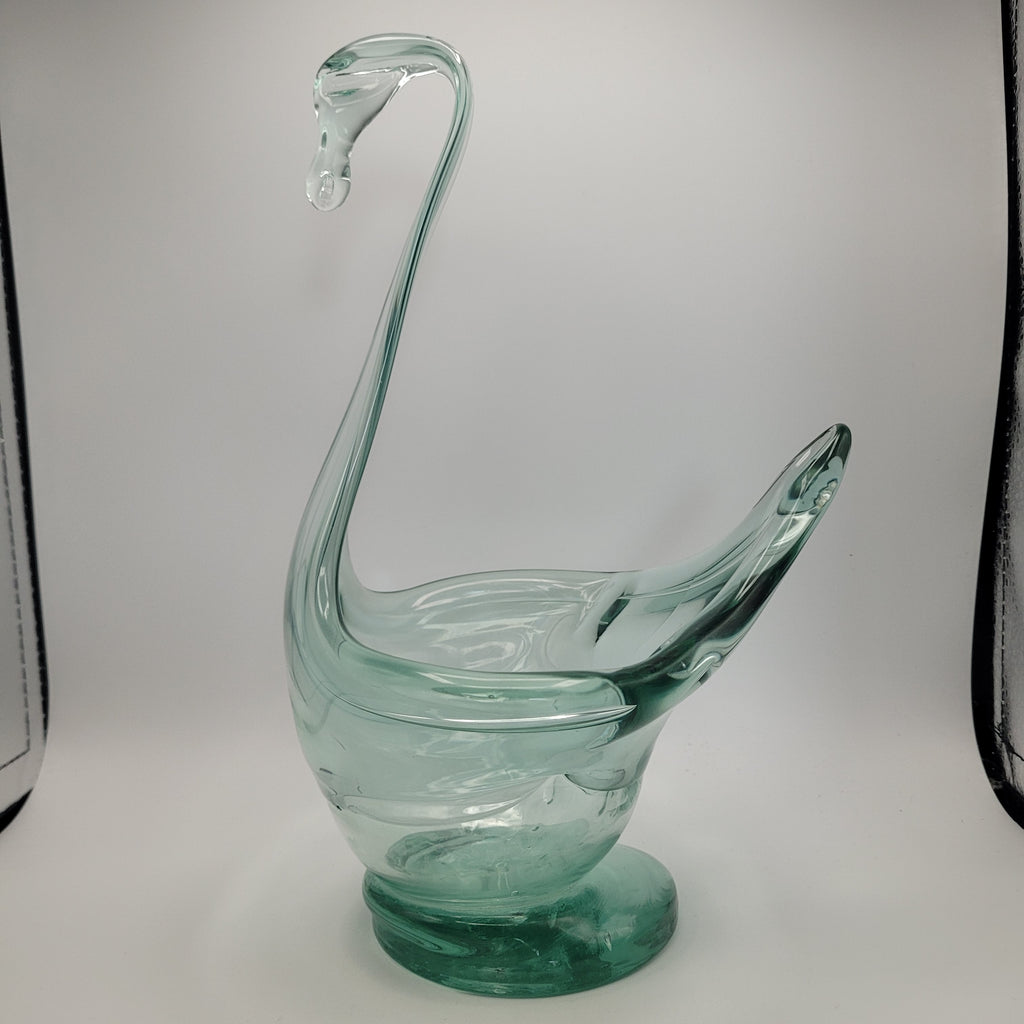 Mid-Century Hand-Blown Green Glass Swan Vase – Applied Base, Czechoslovakia (c. 1960s)🦢🦢🦢