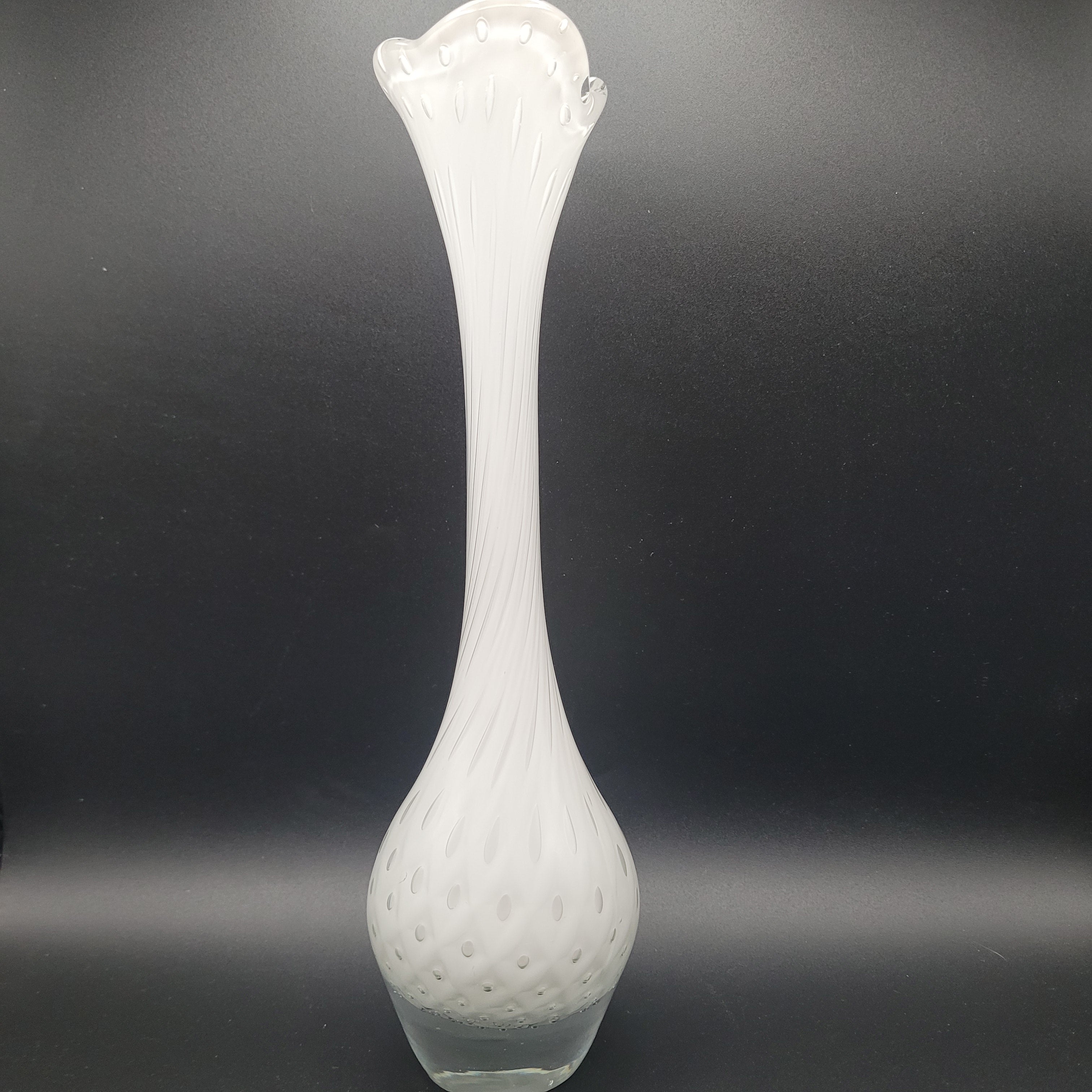 Mid-Century Swedish Controlled Bubble Vase – Åseda Glass, White Cased Sommerso Form, c.1960s..🇸🇪