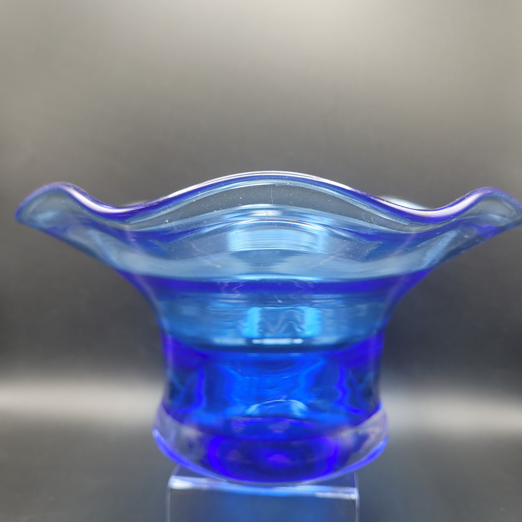 🩵Scandinavian Cobalt Blue Art Glass Bowl – Attributed to Riihimäen Lasi, Finland c. 1970s