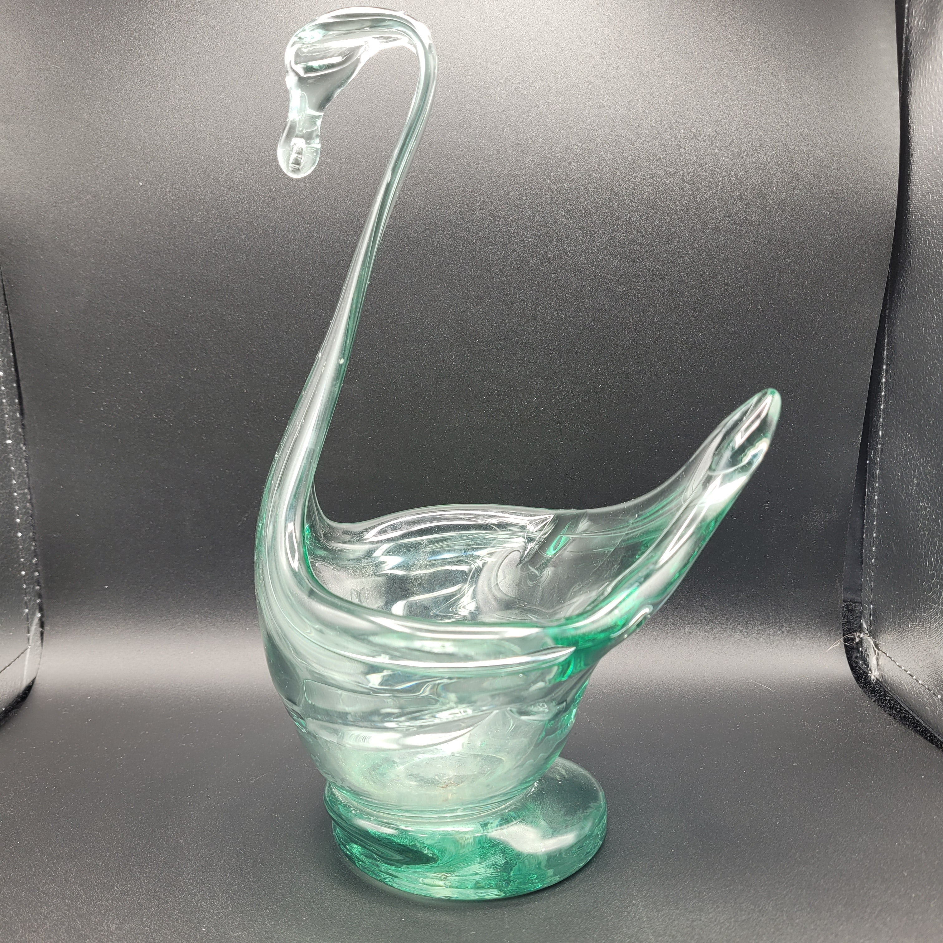 Mid-Century Hand-Blown Green Glass Swan Vase – Applied Base, Czechoslovakia (c. 1960s)🦢🦢🦢