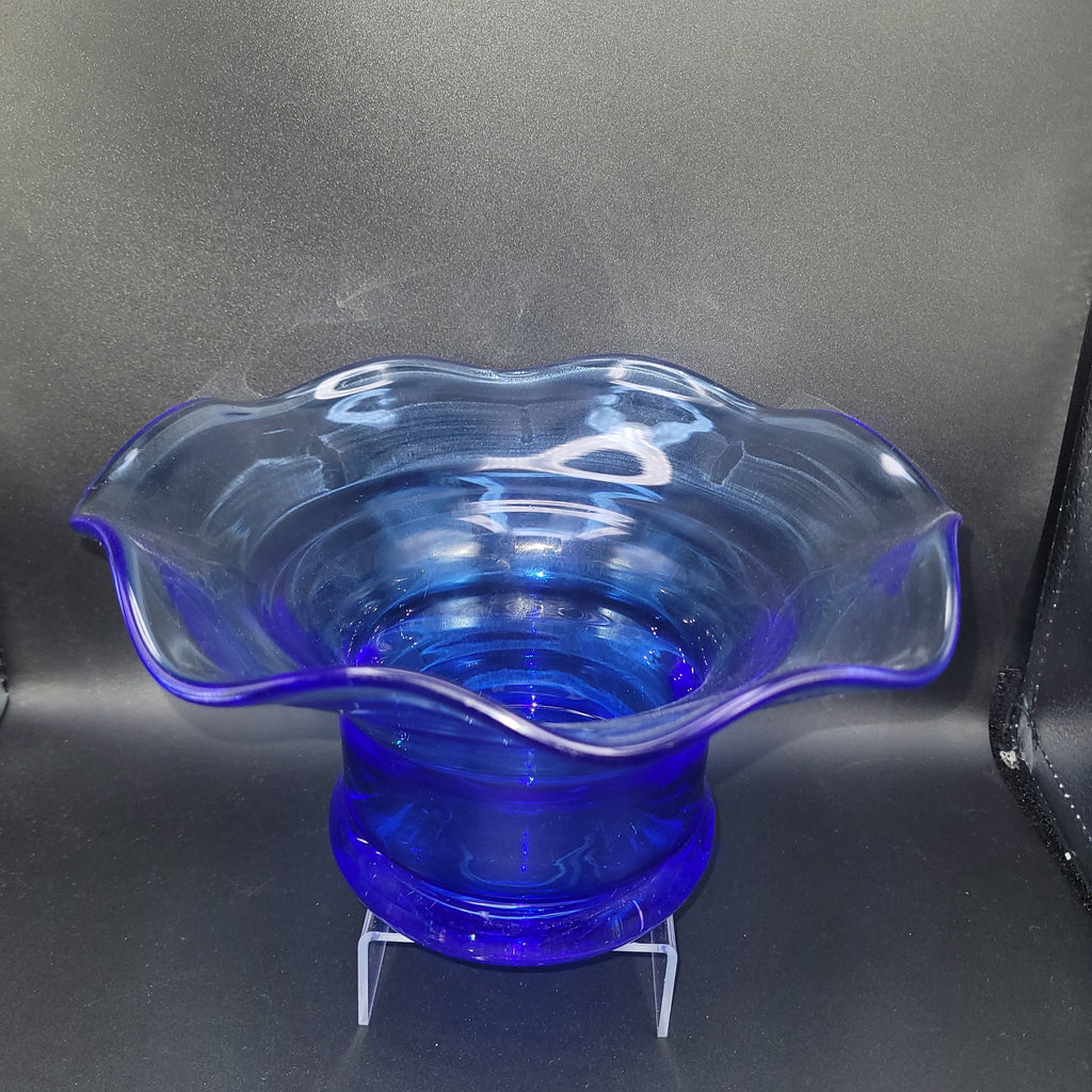 🩵Scandinavian Cobalt Blue Art Glass Bowl – Attributed to Riihimäen Lasi, Finland c. 1970s