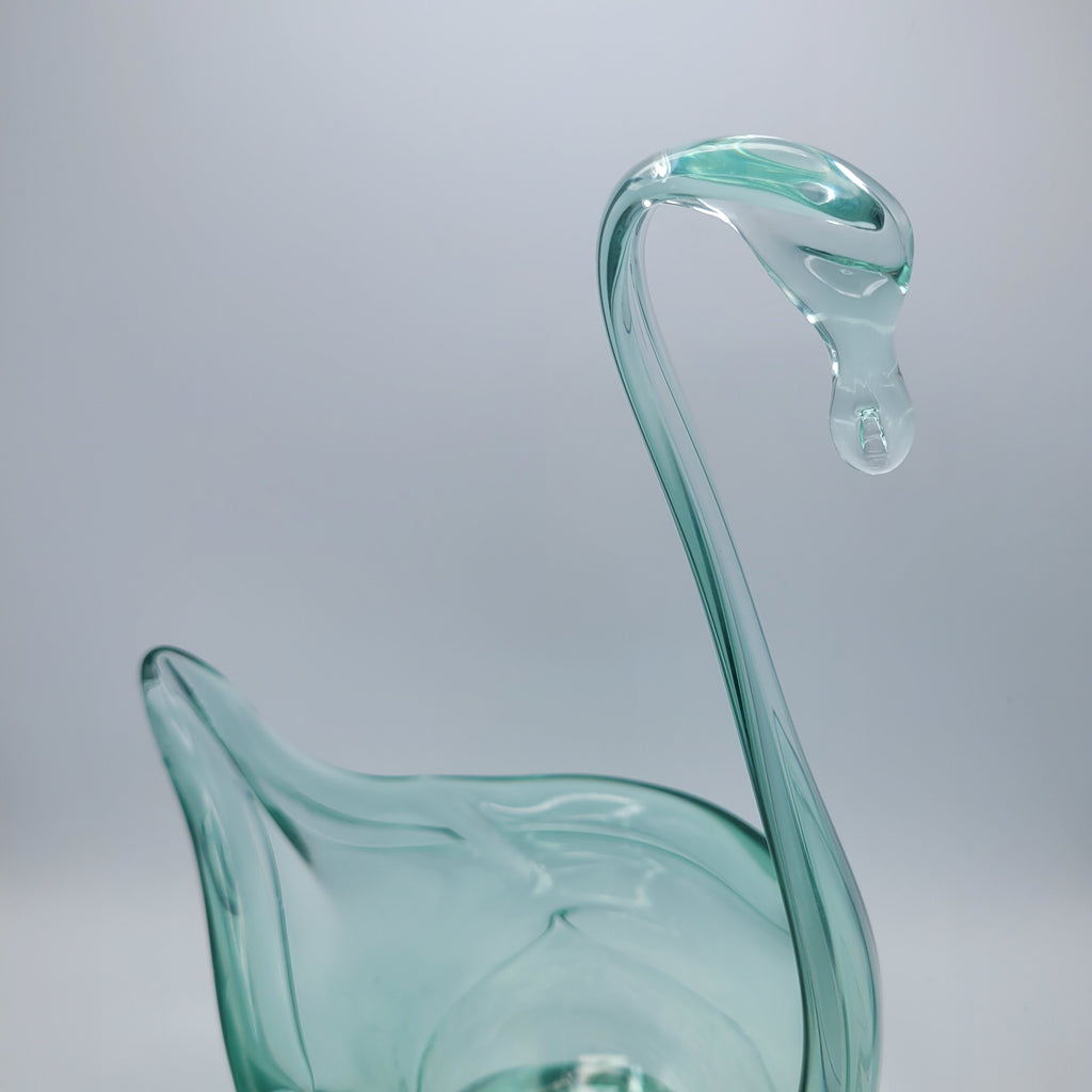 Mid-Century Hand-Blown Green Glass Swan Vase – Applied Base, Czechoslovakia (c. 1960s)🦢🦢🦢
