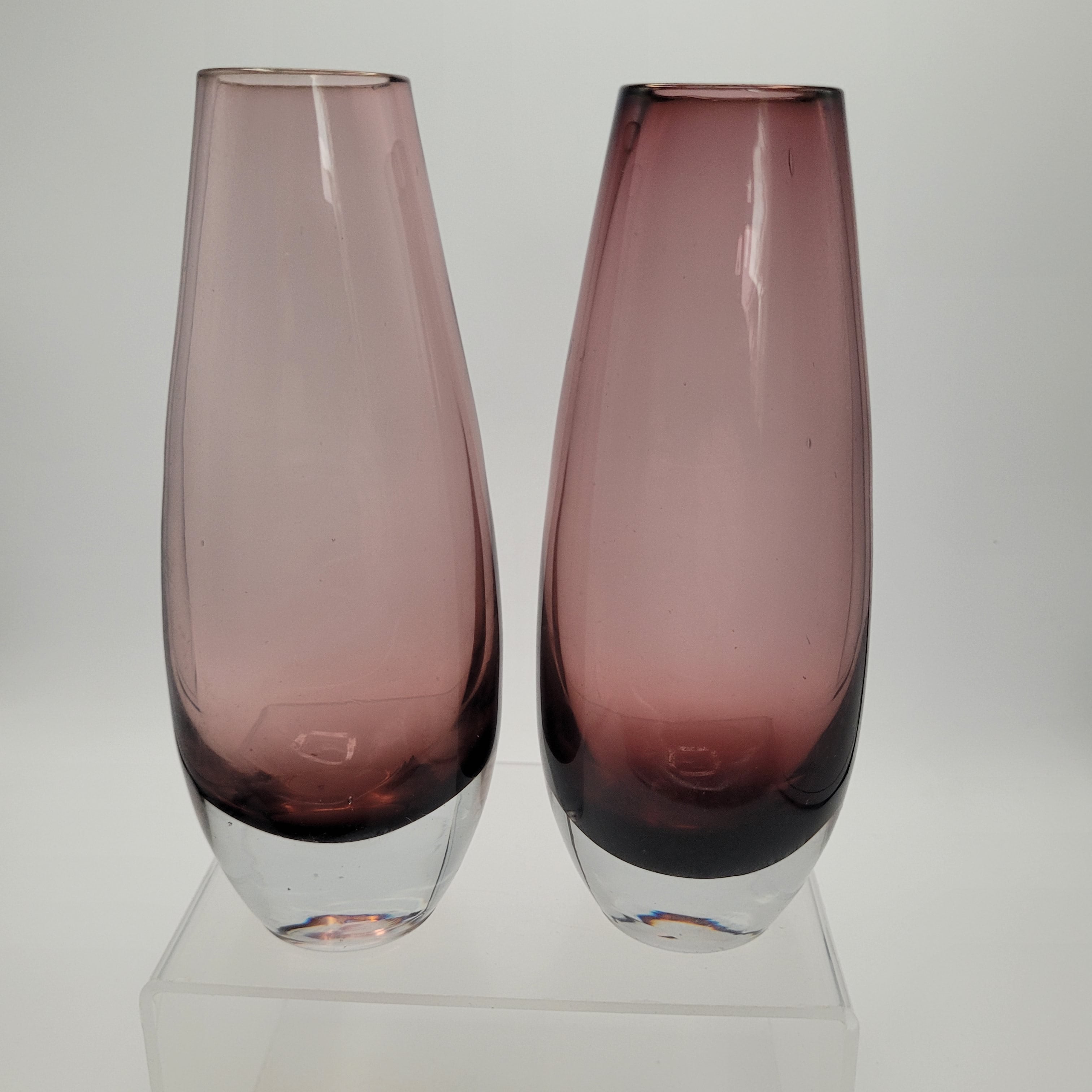 Pair of Riihimäen Lasi “Torpedo” Vases, Attributed to Tamara Aladin (15 cm)