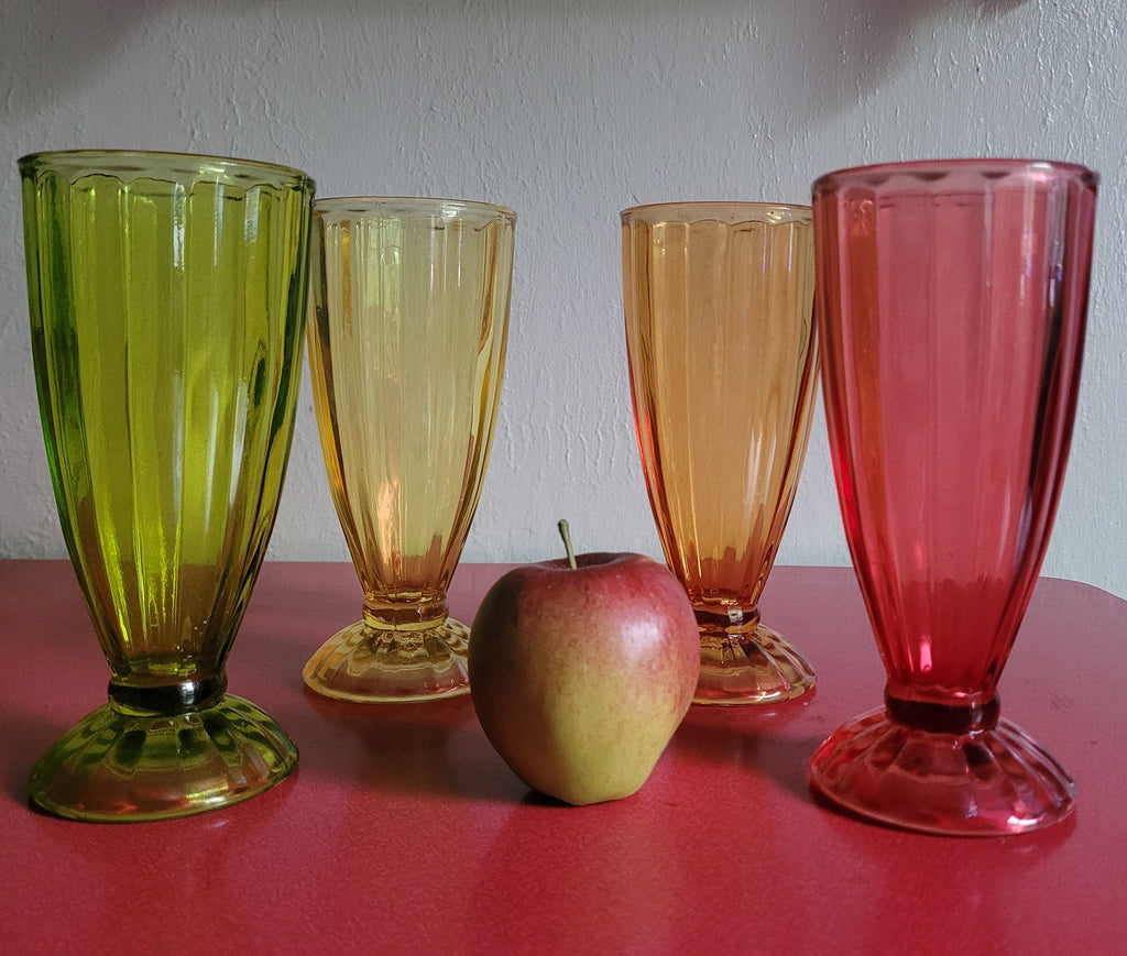 A Set of 4 Vintage Flash-Coloured Sundae Dishes (1950s–1970s)🍧🍨🧁🍦
