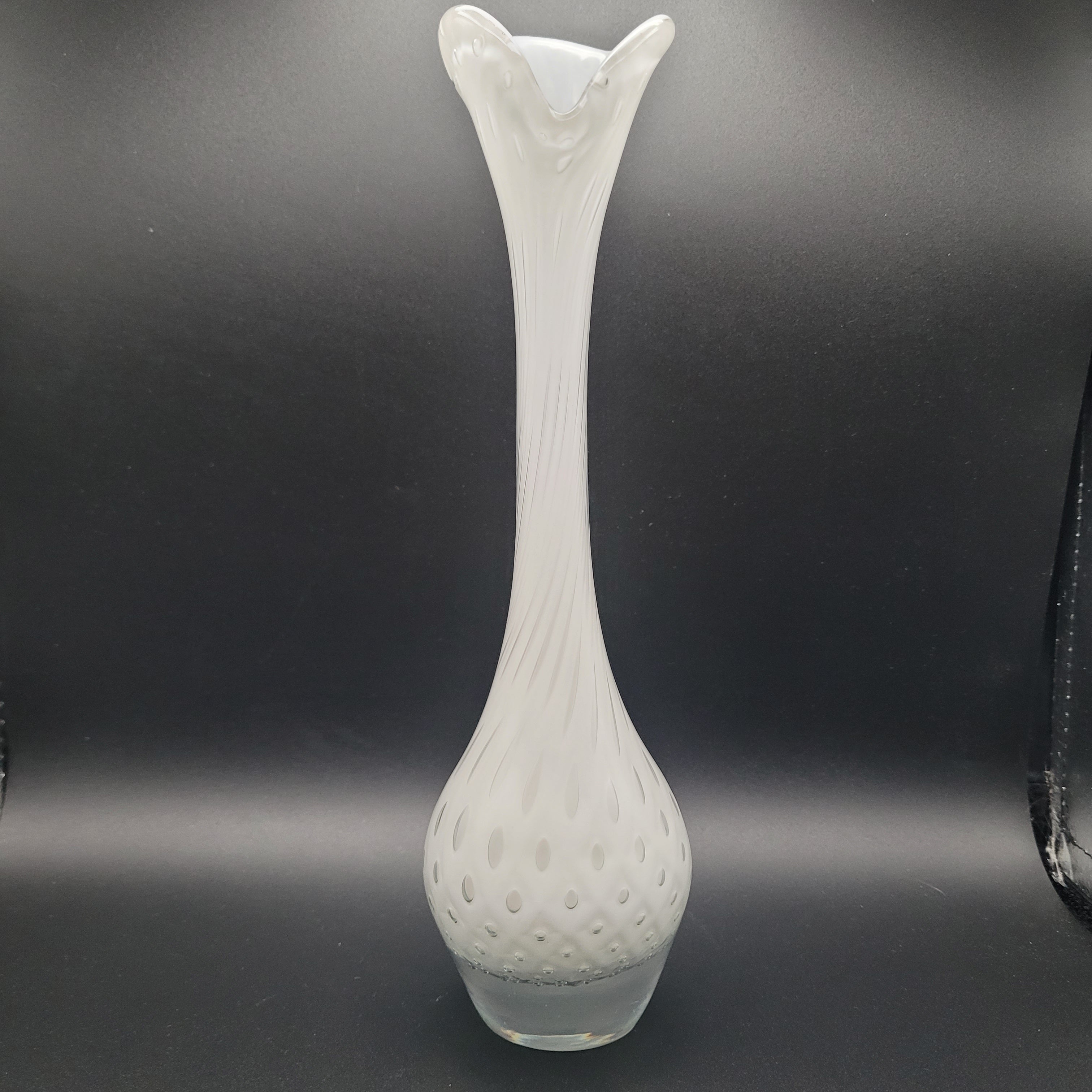 Mid-Century Swedish Controlled Bubble Vase – Åseda Glass, White Cased Sommerso Form, c.1960s..🇸🇪