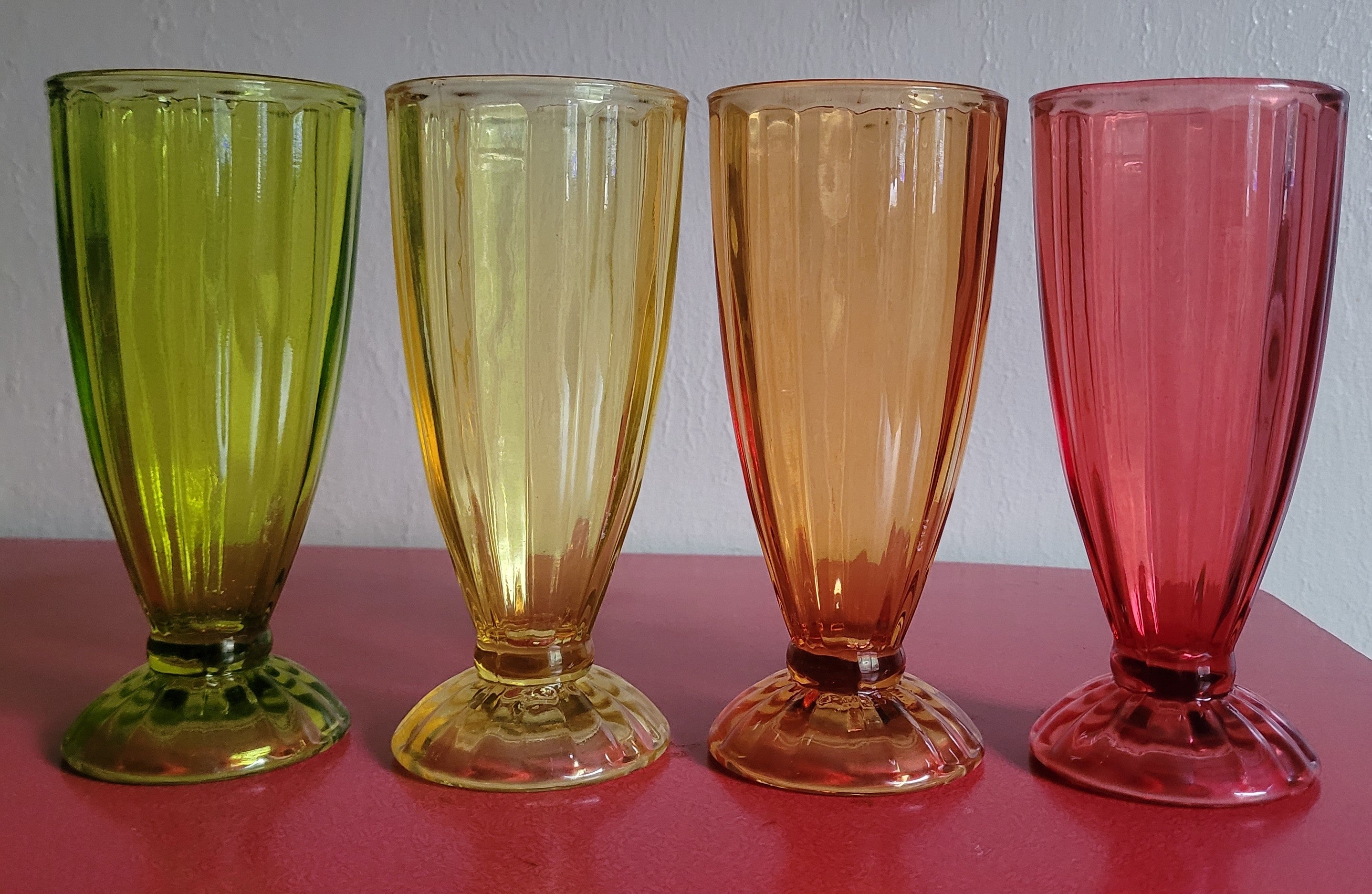A Set of 4 Vintage Flash-Coloured Sundae Dishes (1950s–1970s)🍧🍨🧁🍦
