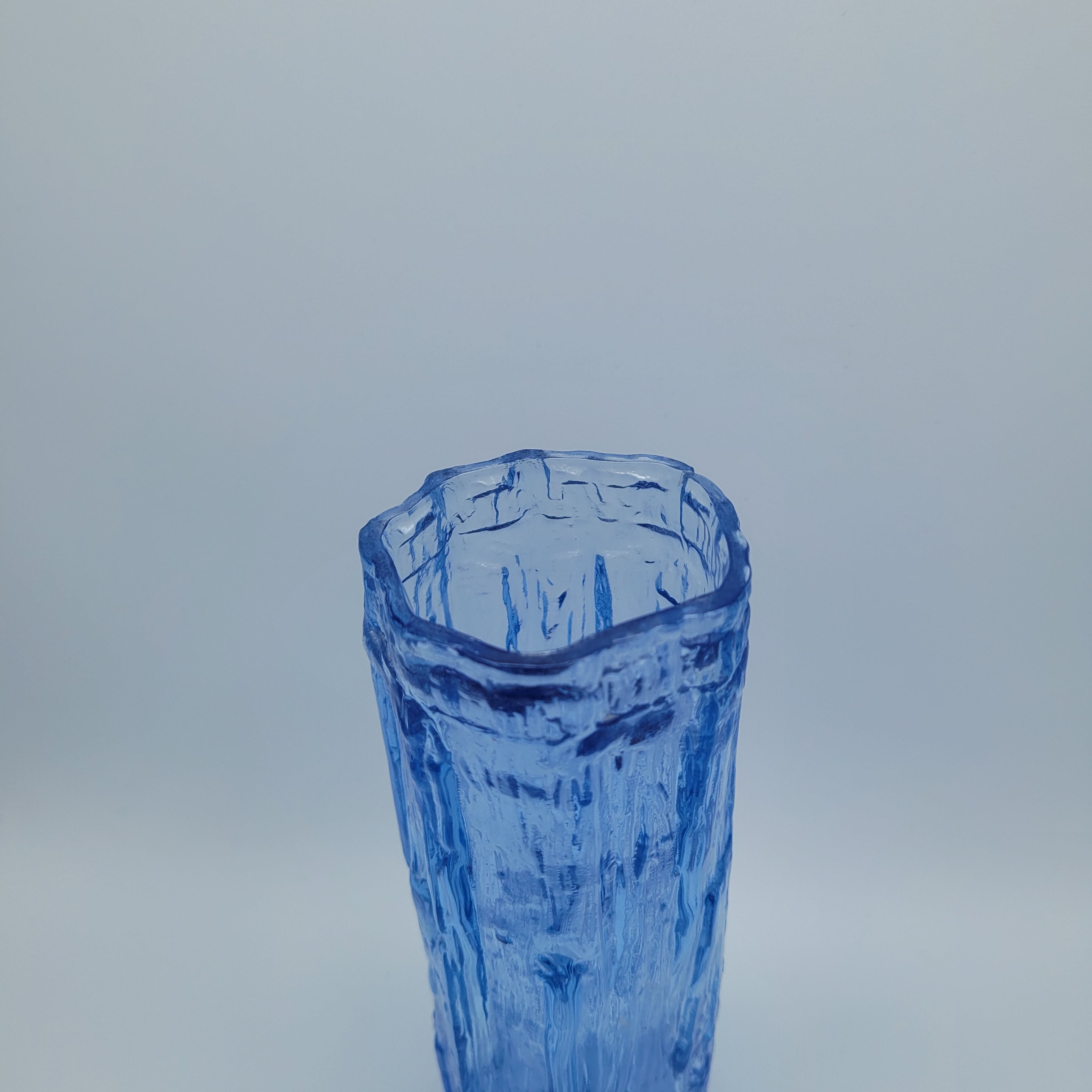 Ravenhead "Bark Effect" ice blue vase. Brrr