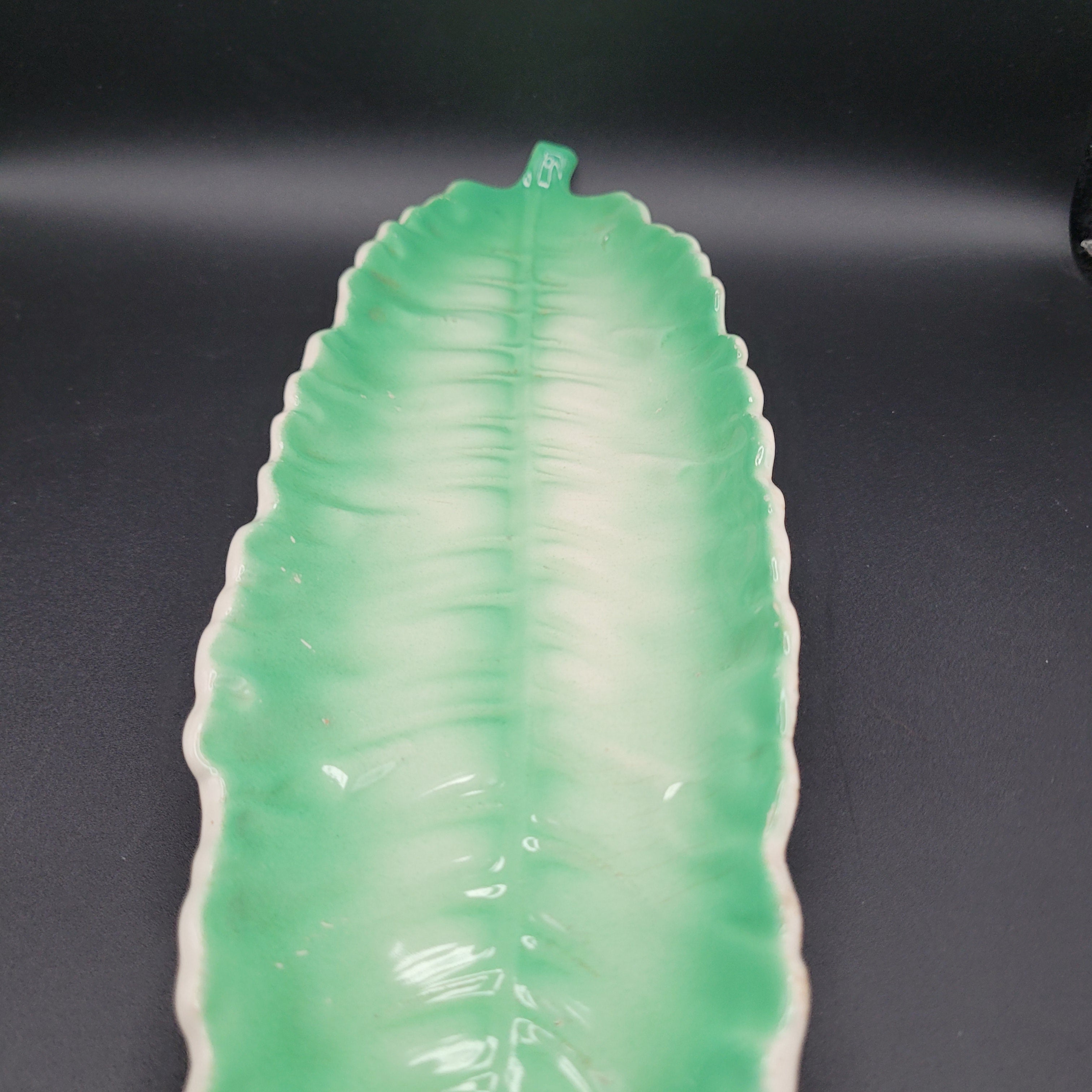 🍃 Mid-Century Green Leaf Console Dishc.1950s–60s Continental German / Austrian