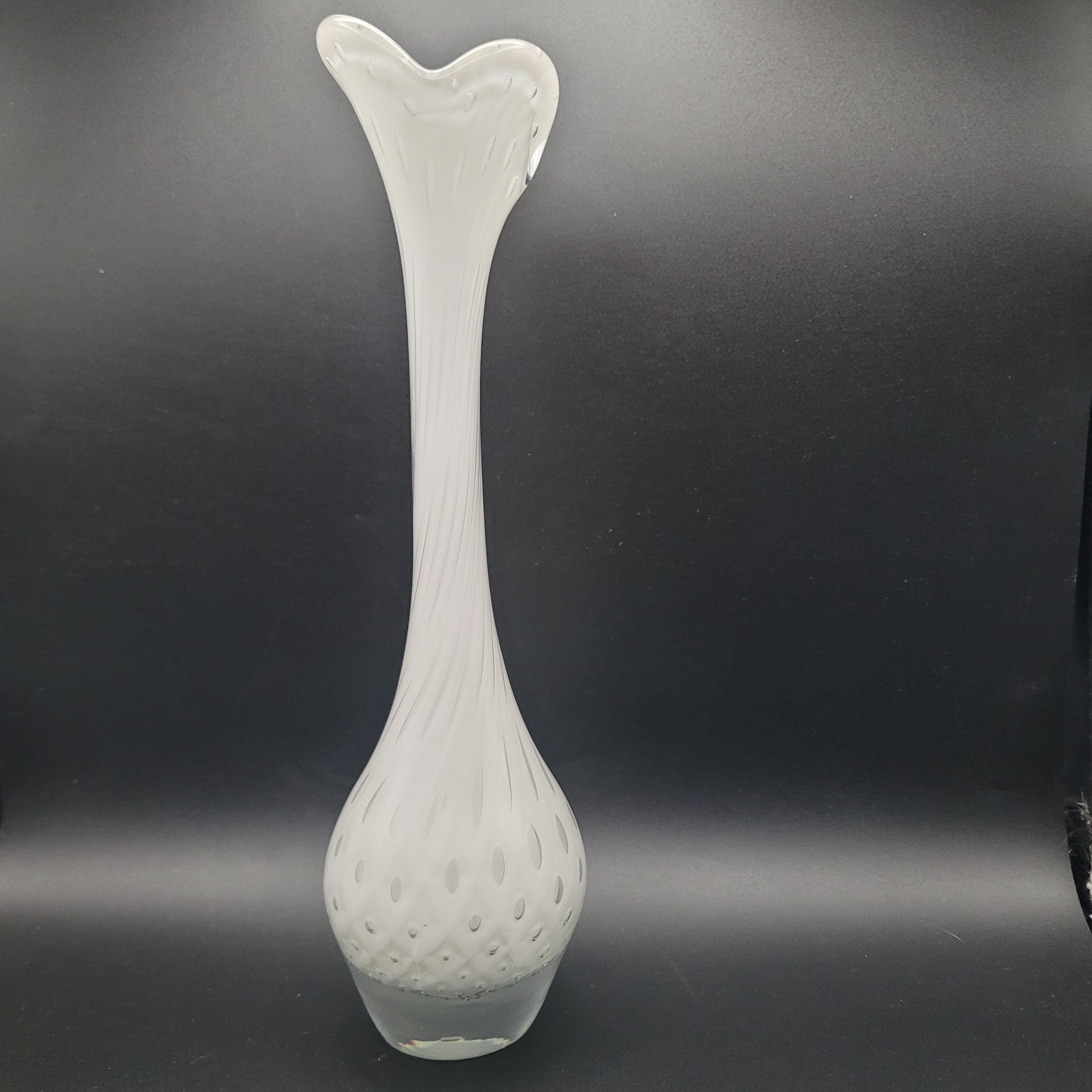 Mid-Century Swedish Controlled Bubble Vase – Åseda Glass, White Cased Sommerso Form, c.1960s..🇸🇪