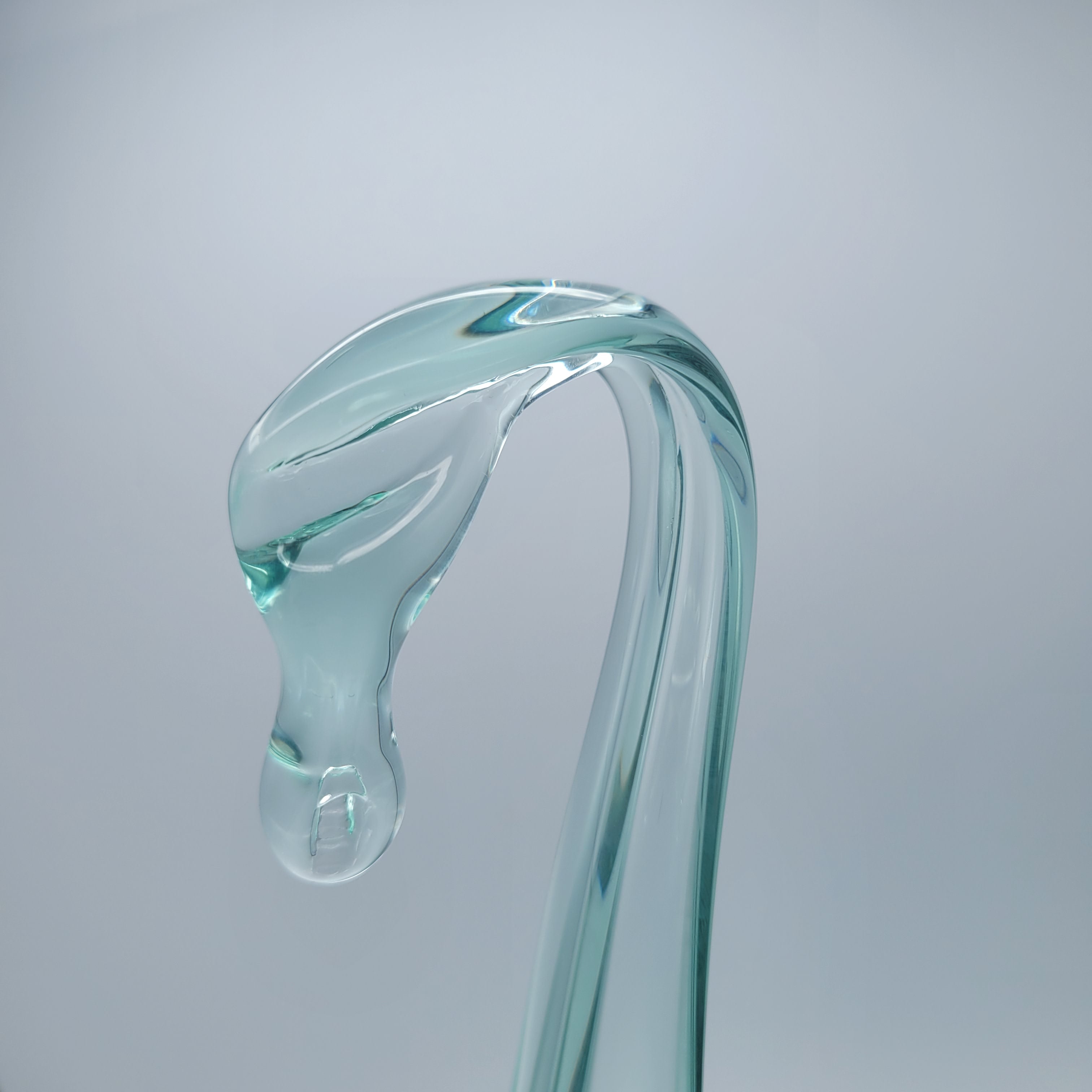 Mid-Century Hand-Blown Green Glass Swan Vase – Applied Base, Czechoslovakia (c. 1960s)🦢🦢🦢
