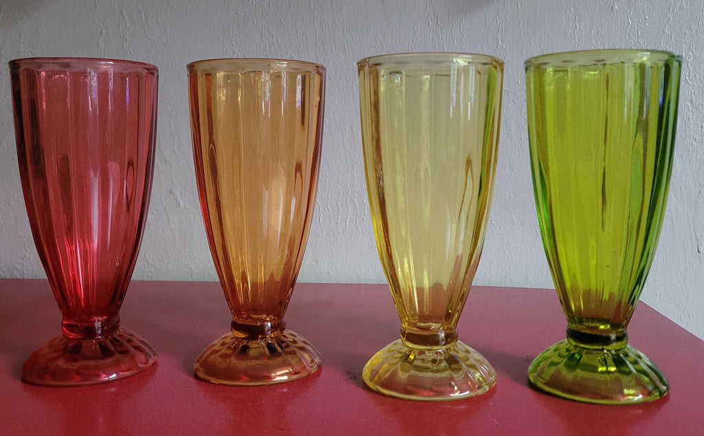 A Set of 4 Vintage Flash-Coloured Sundae Dishes (1950s–1970s)🍧🍨🧁🍦