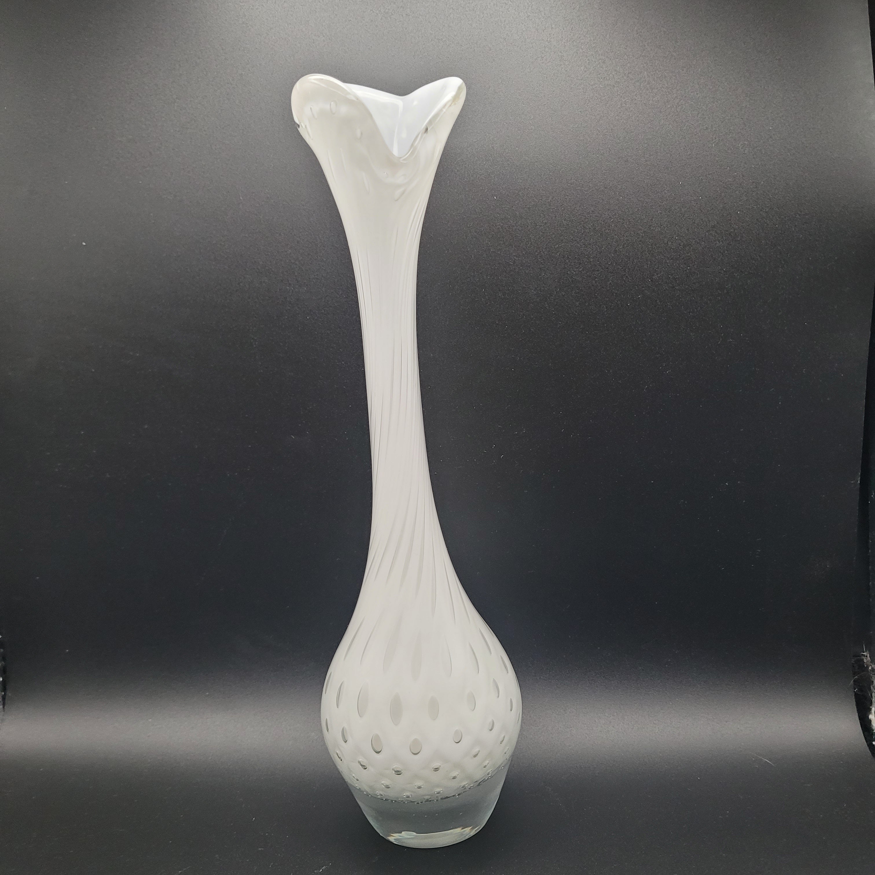 Mid-Century Swedish Controlled Bubble Vase – Åseda Glass, White Cased Sommerso Form, c.1960s..🇸🇪