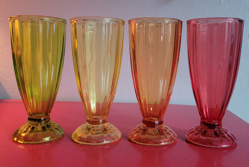 A Set of 4 Vintage Flash-Coloured Sundae Dishes (1950s–1970s)🍧🍨🧁🍦