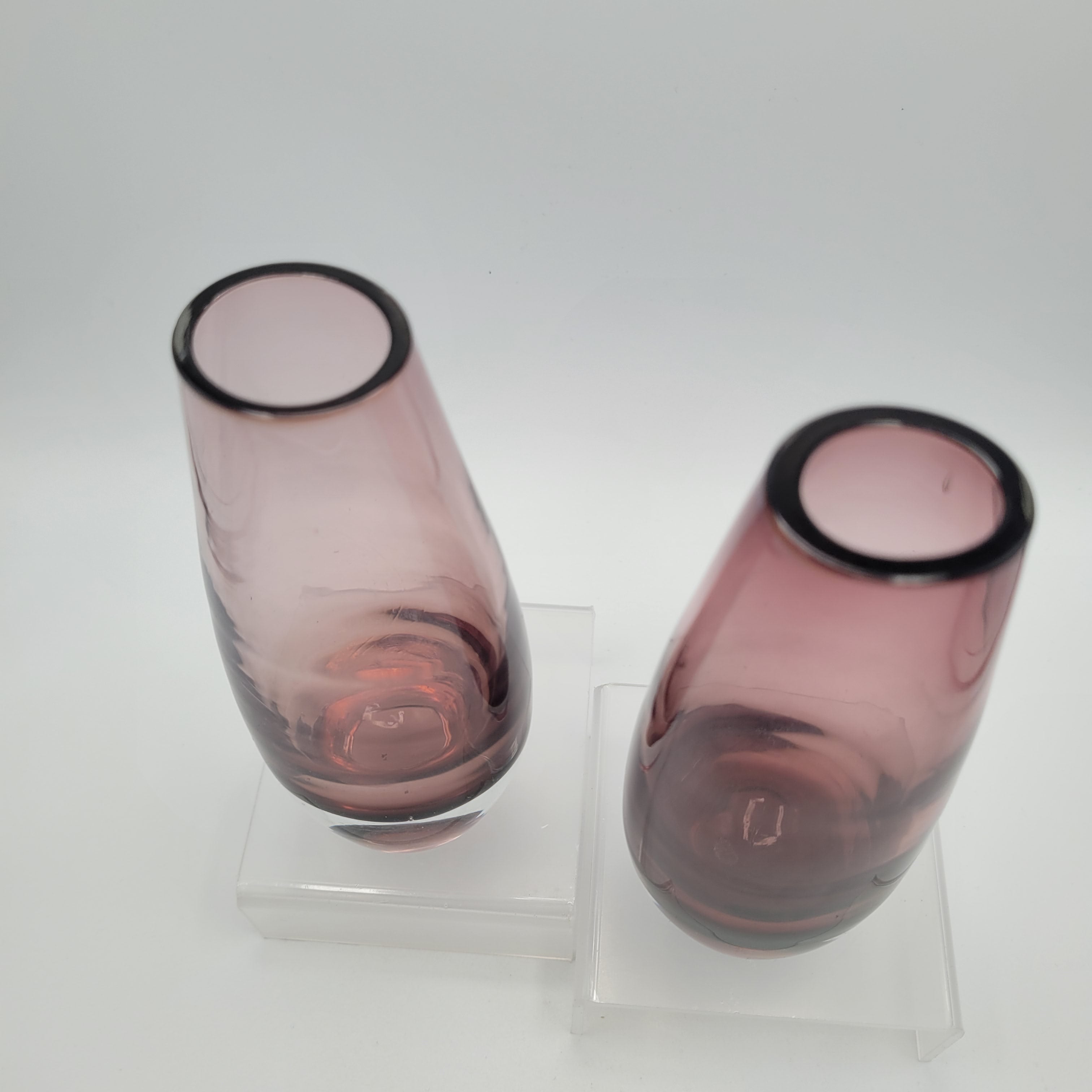 Pair of Riihimäen Lasi “Torpedo” Vases, Attributed to Tamara Aladin (15 cm)