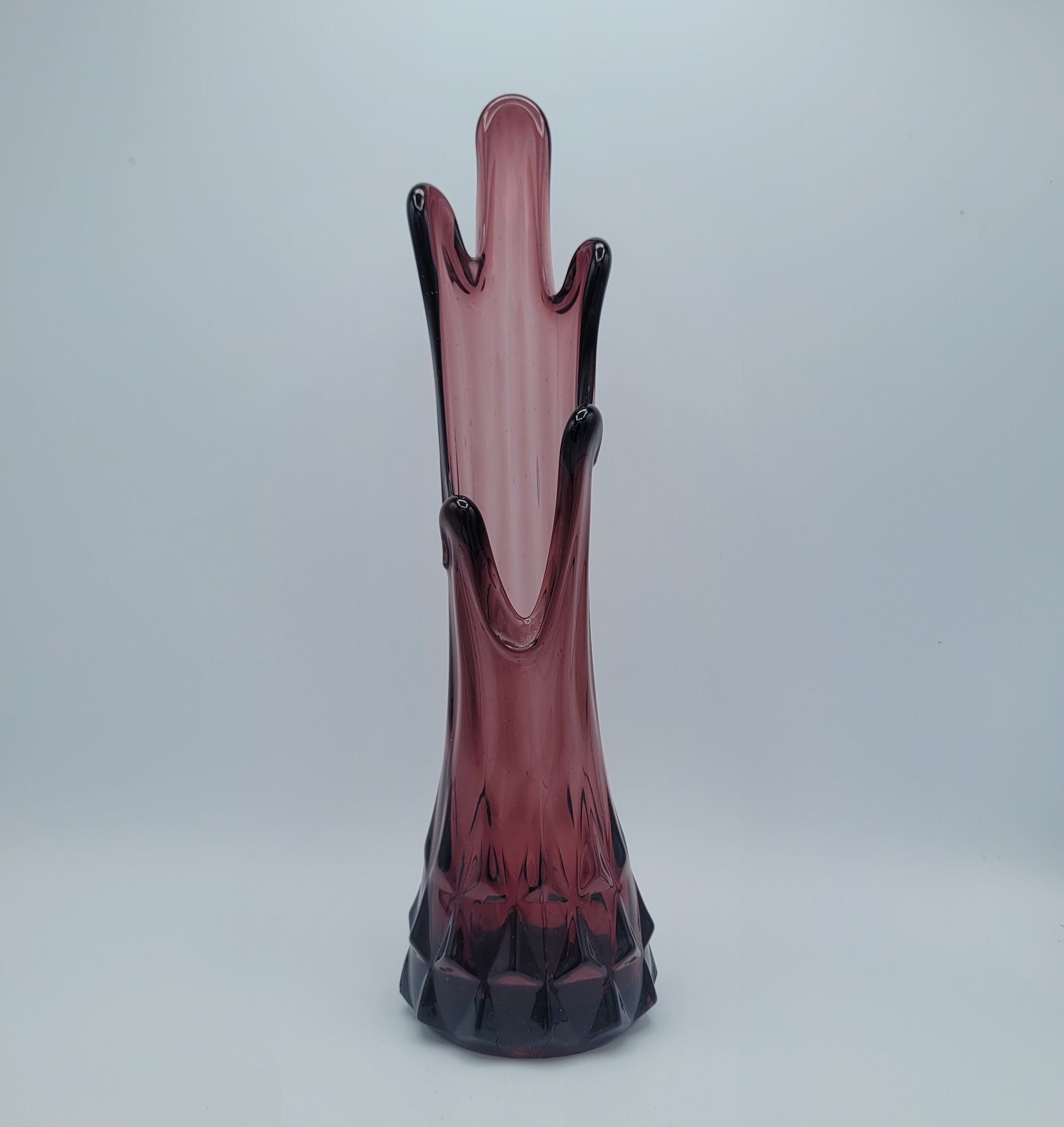 L E Smith Glass Company attributed Swung vase with pressed base MCM unmarked.