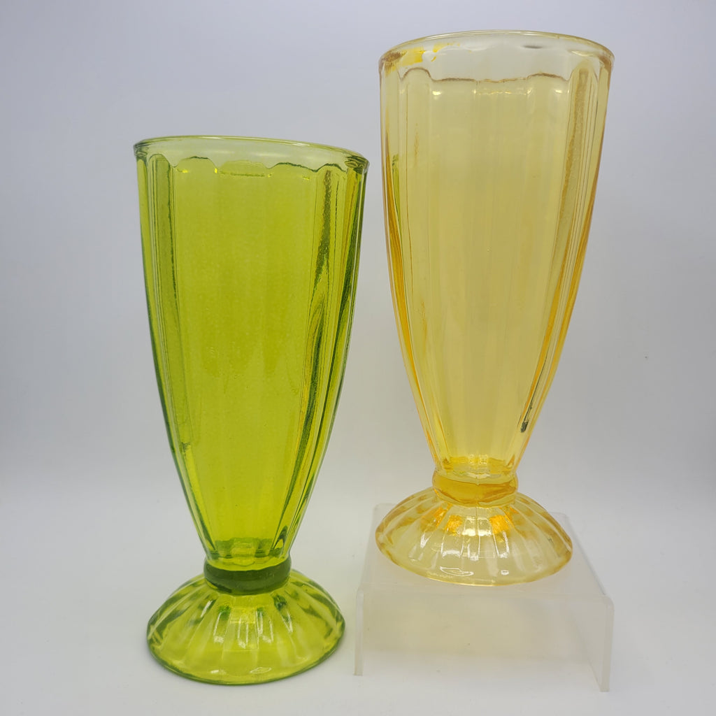 A Set of 4 Vintage Flash-Coloured Sundae Dishes (1950s–1970s)🍧🍨🧁🍦