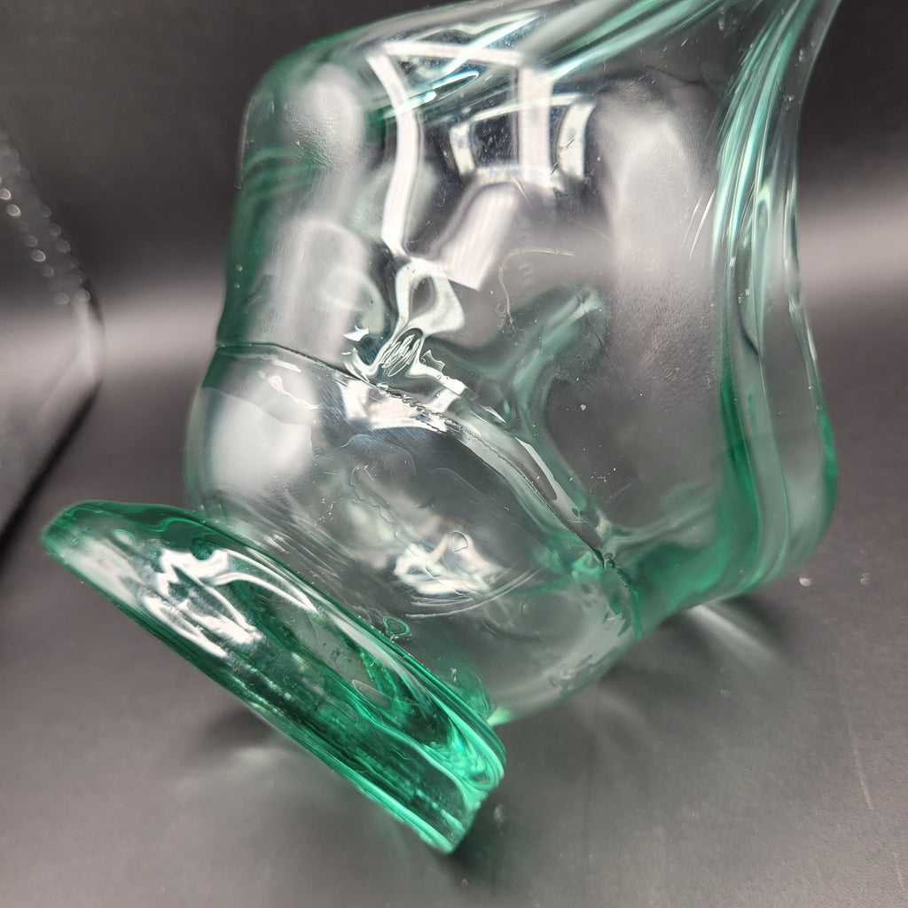 Mid-Century Hand-Blown Green Glass Swan Vase – Applied Base, Czechoslovakia (c. 1960s)🦢🦢🦢