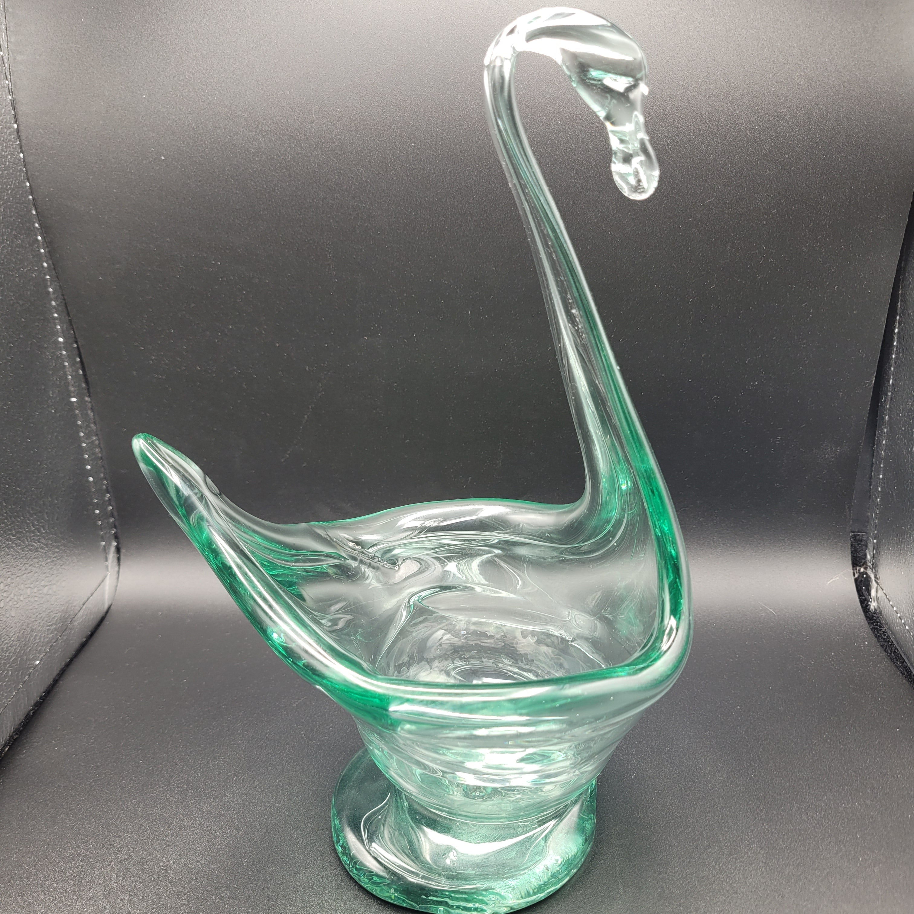 Mid-Century Hand-Blown Green Glass Swan Vase – Applied Base, Czechoslovakia (c. 1960s)🦢🦢🦢