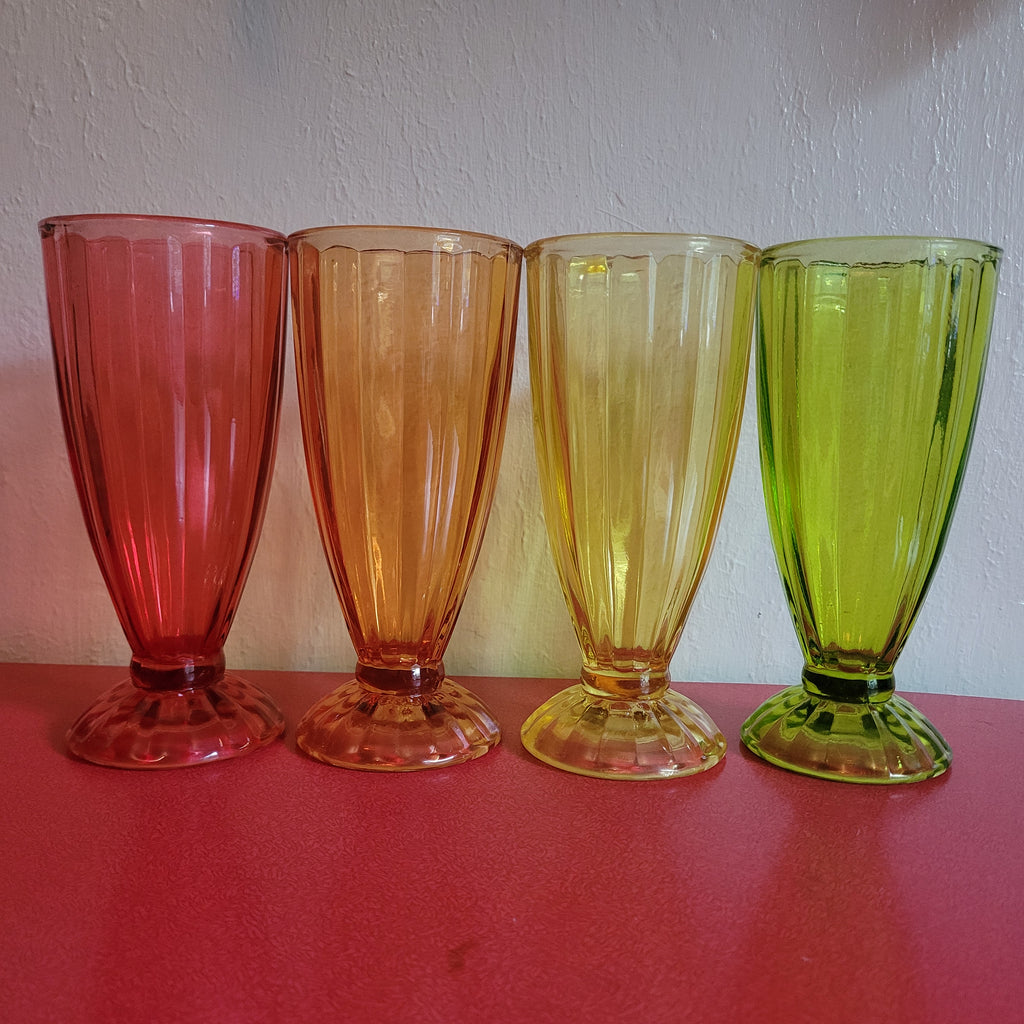 A Set of 4 Vintage Flash-Coloured Sundae Dishes (1950s–1970s)🍧🍨🧁🍦