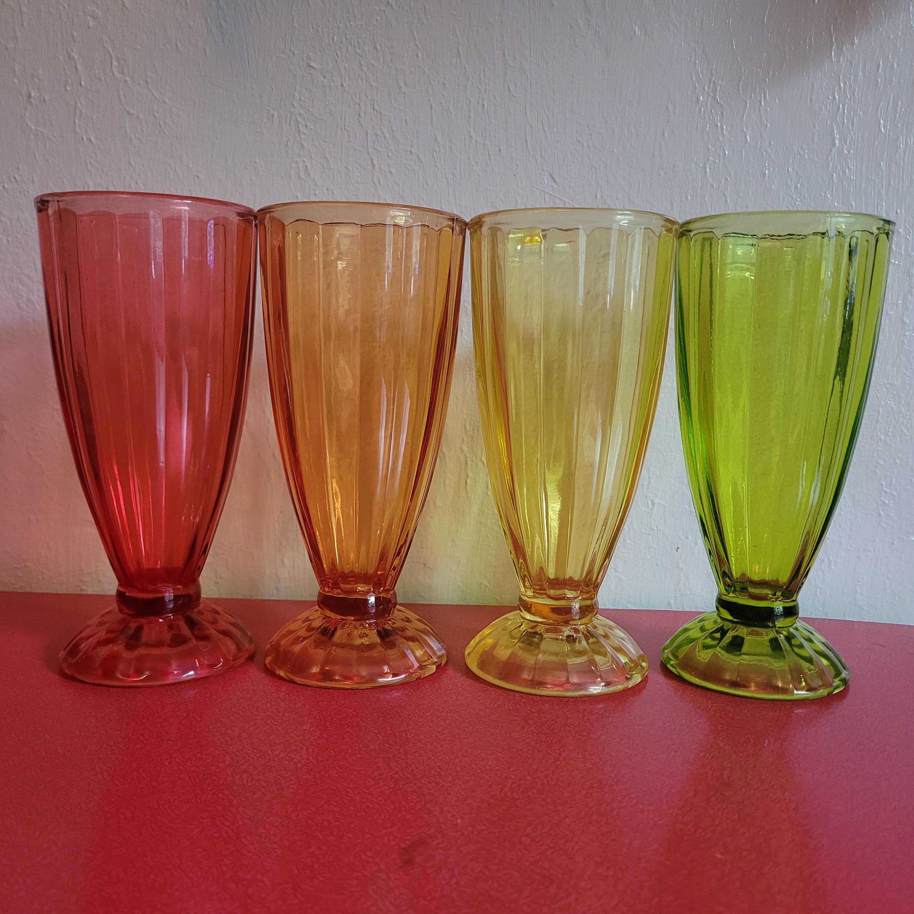 A Set of 4 Vintage Flash-Coloured Sundae Dishes (1950s–1970s)🍧🍨🧁🍦