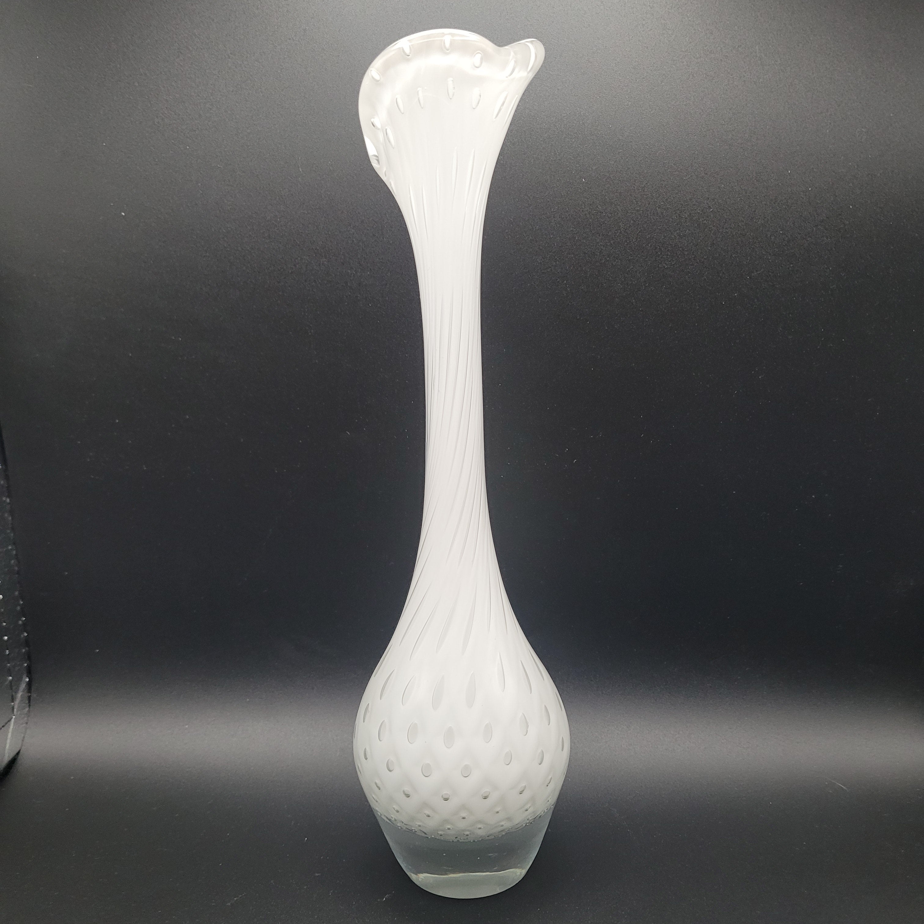 Mid-Century Swedish Controlled Bubble Vase – Åseda Glass, White Cased Sommerso Form, c.1960s..🇸🇪