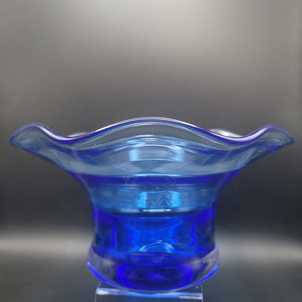 🩵Scandinavian Cobalt Blue Art Glass Bowl – Attributed to Riihimäen Lasi, Finland c. 1970s