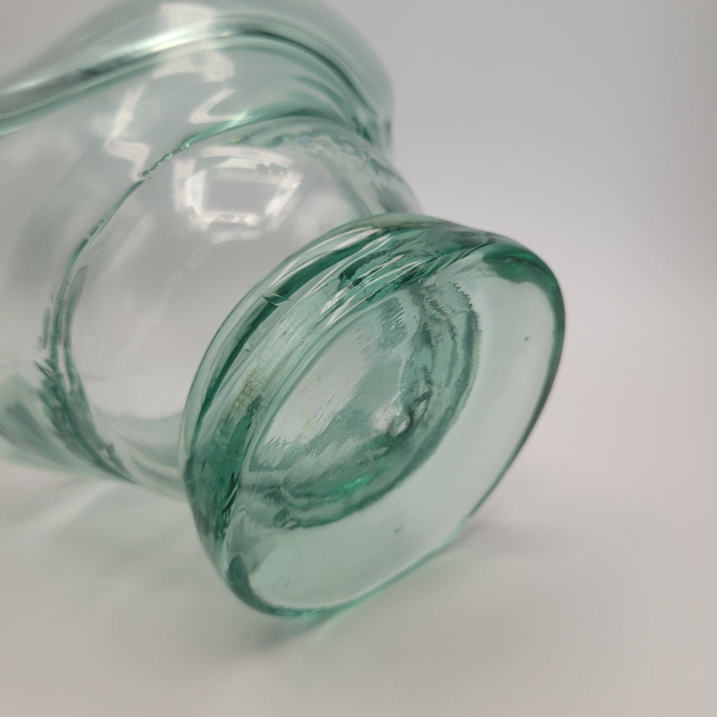 Mid-Century Hand-Blown Green Glass Swan Vase – Applied Base, Czechoslovakia (c. 1960s)🦢🦢🦢