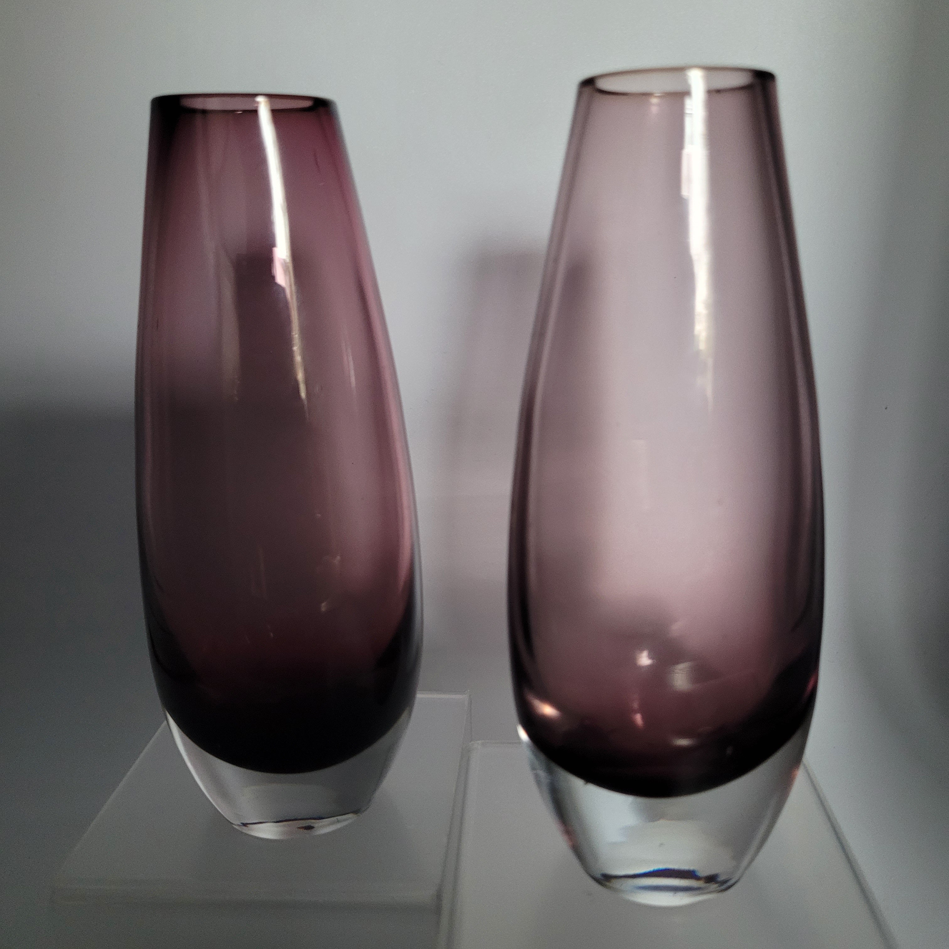 Pair of Riihimäen Lasi “Torpedo” Vases, Attributed to Tamara Aladin (15 cm)