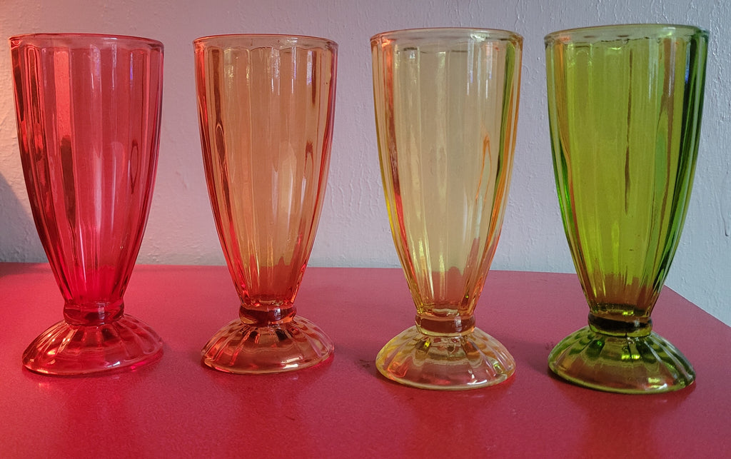 A Set of 4 Vintage Flash-Coloured Sundae Dishes (1950s–1970s)🍧🍨🧁🍦