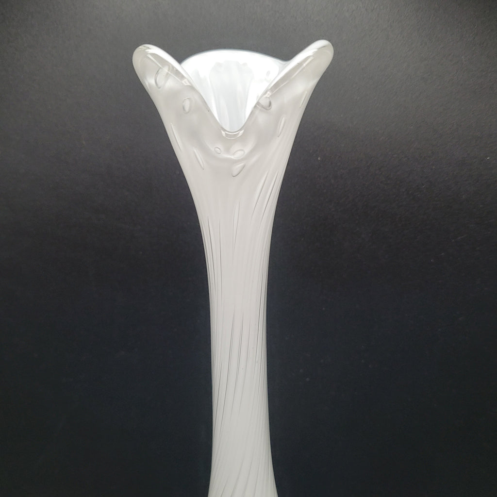 Mid-Century Swedish Controlled Bubble Vase – Åseda Glass, White Cased Sommerso Form, c.1960s..🇸🇪