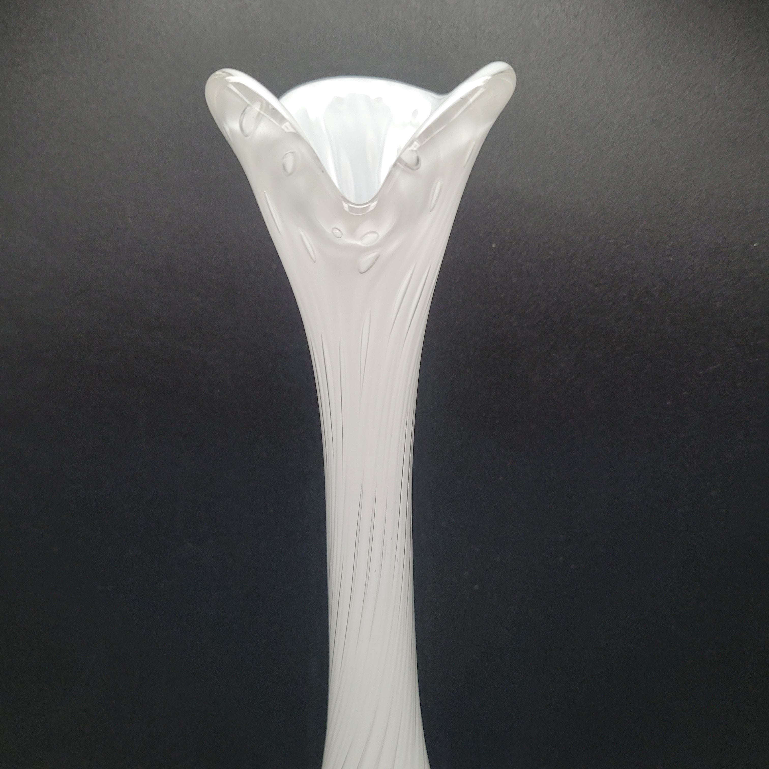 Mid-Century Swedish Controlled Bubble Vase – Åseda Glass, White Cased Sommerso Form, c.1960s..🇸🇪