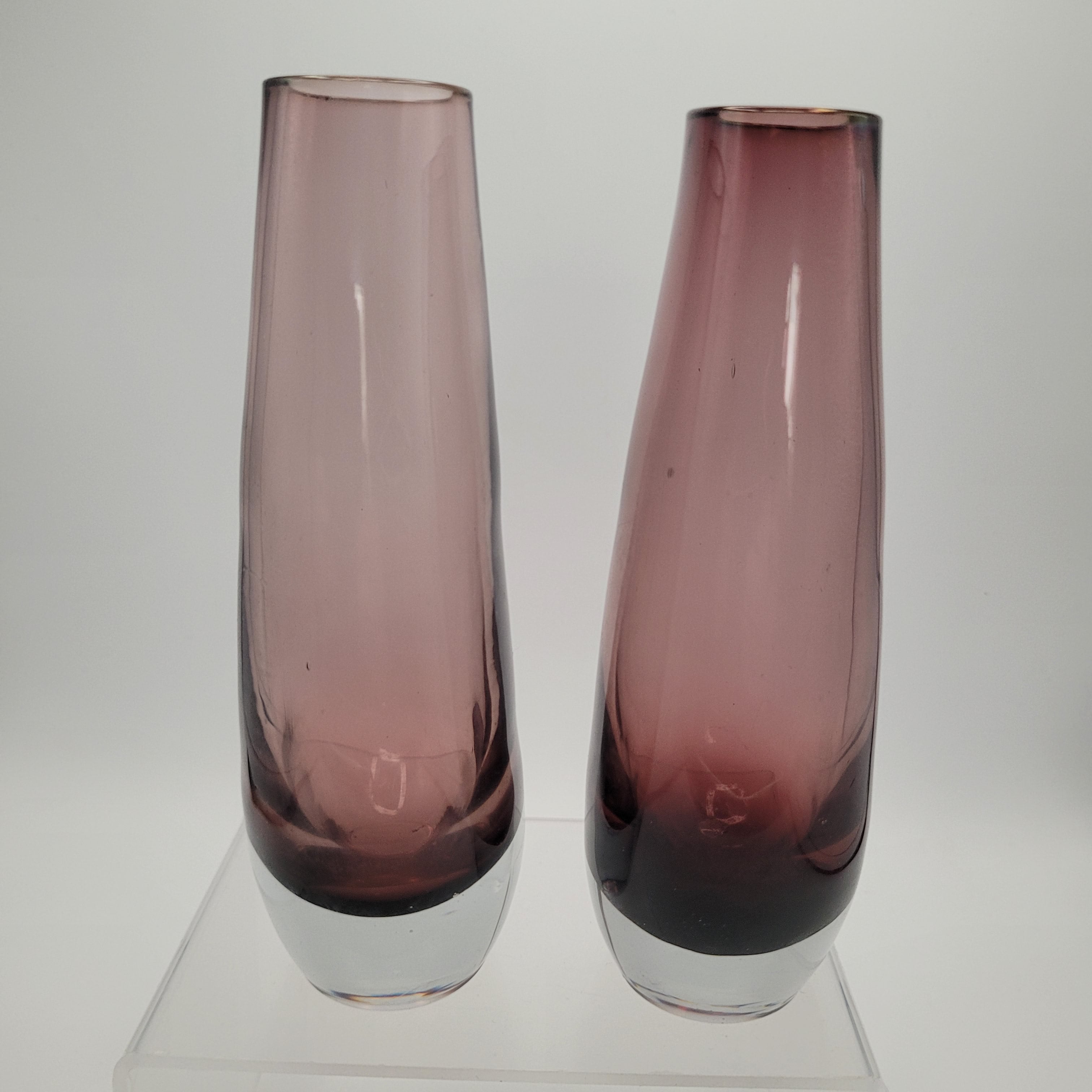 Pair of Riihimäen Lasi “Torpedo” Vases, Attributed to Tamara Aladin (15 cm)