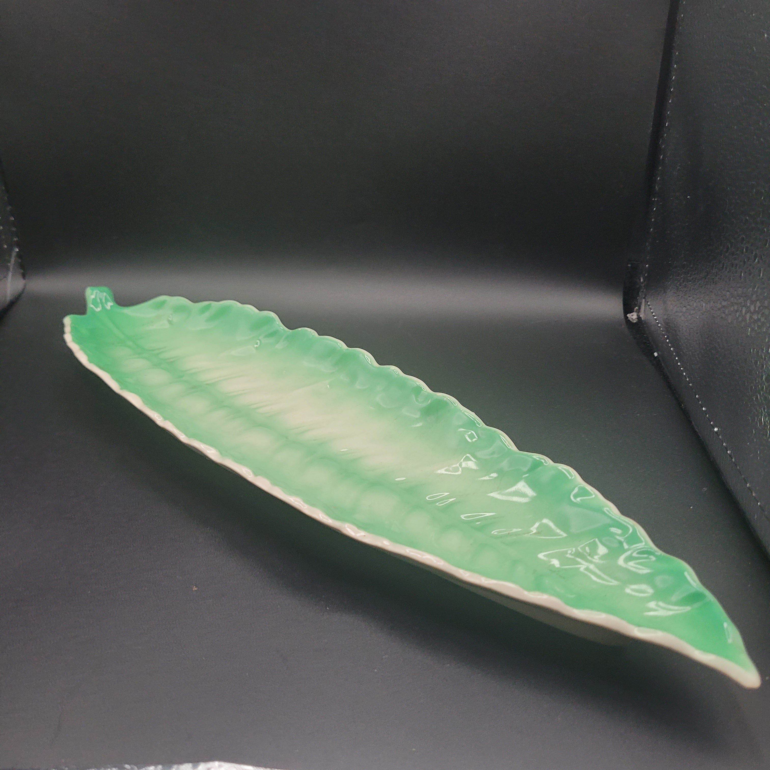 🍃 Mid-Century Green Leaf Console Dishc.1950s–60s Continental German / Austrian