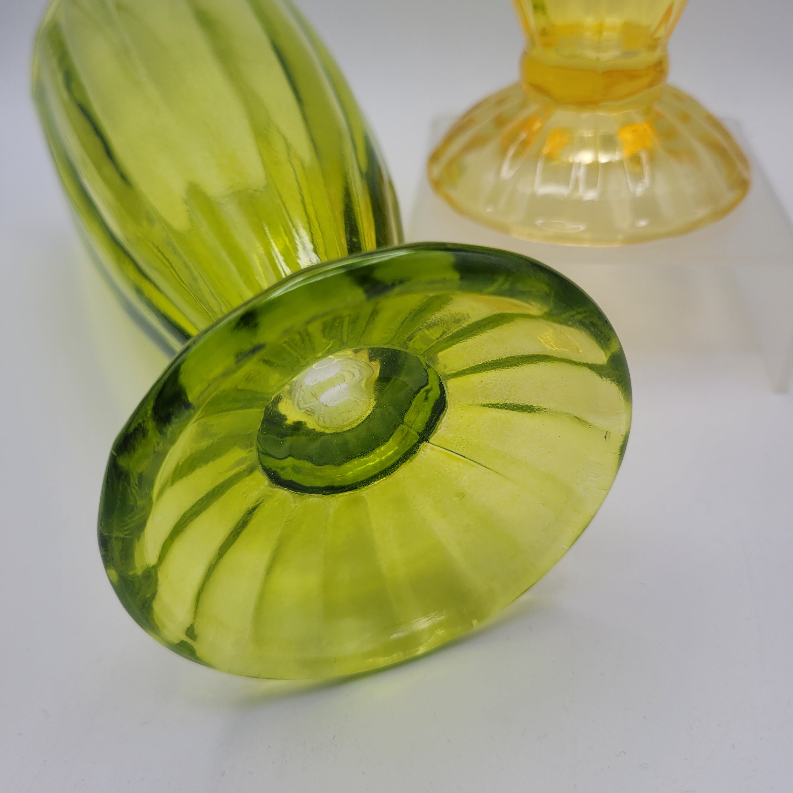A Set of 4 Vintage Flash-Coloured Sundae Dishes (1950s–1970s)🍧🍨🧁🍦