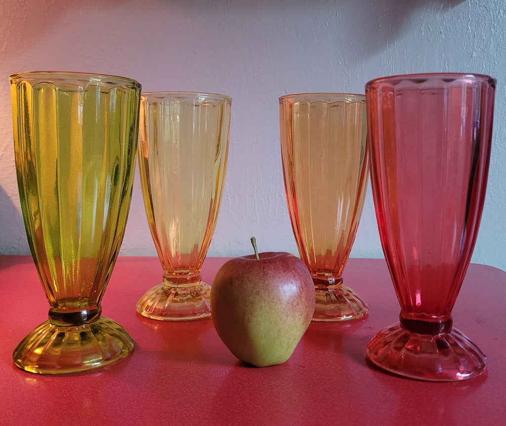 A Set of 4 Vintage Flash-Coloured Sundae Dishes (1950s–1970s)🍧🍨🧁🍦