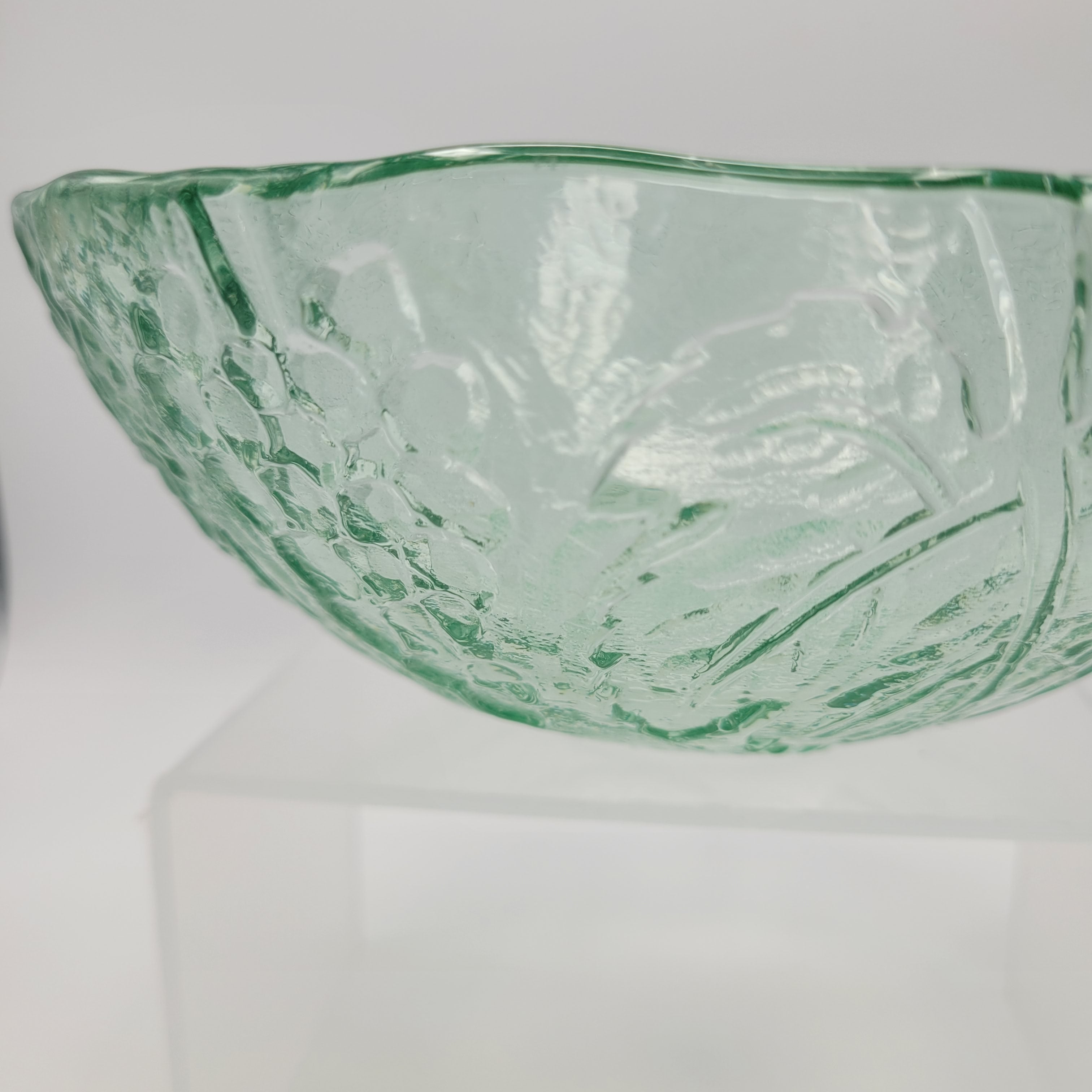 Mid-Century British Pressed Glass Bowl – Pale Green with Subtle Uranium Glow, c.1940s–50s