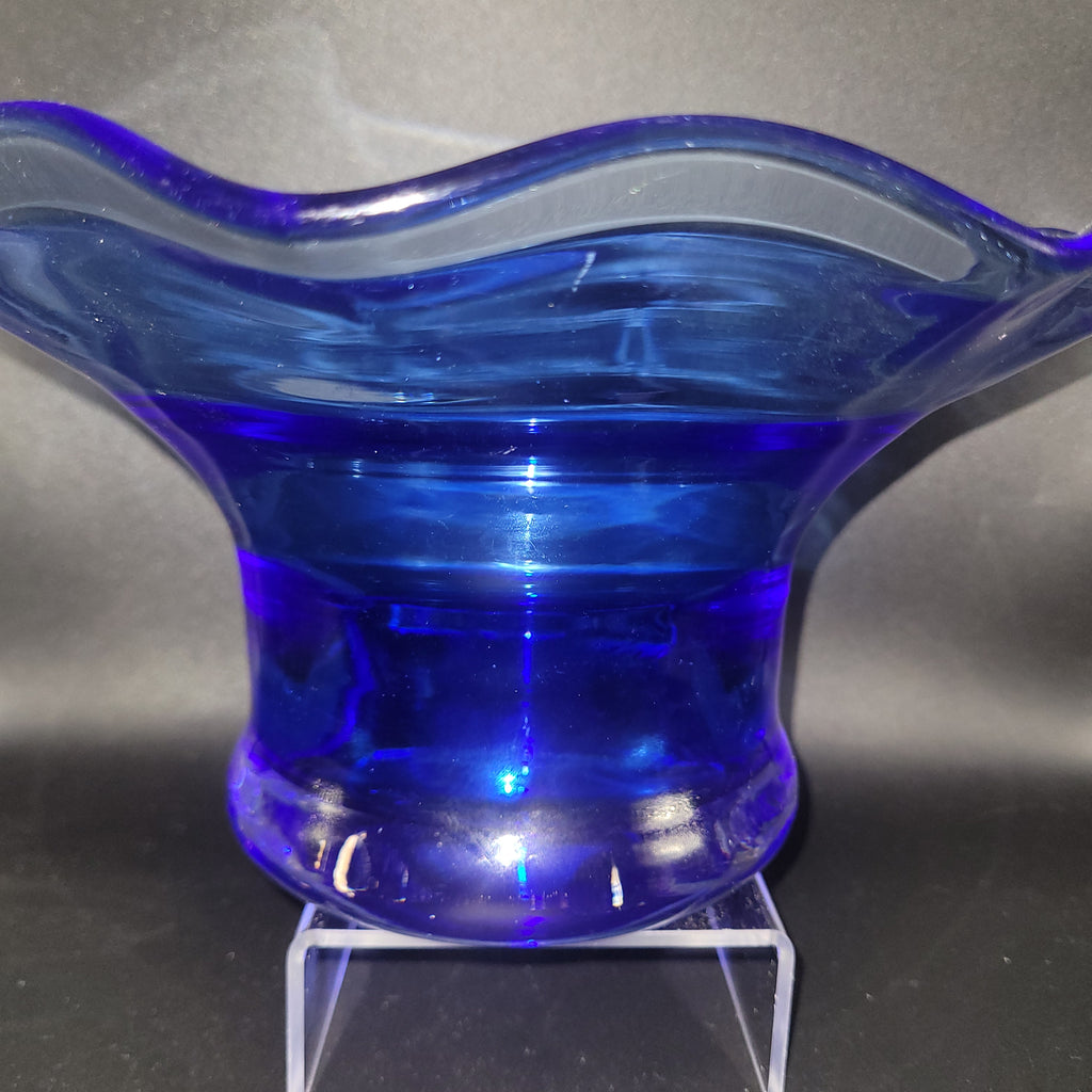 🩵Scandinavian Cobalt Blue Art Glass Bowl – Attributed to Riihimäen Lasi, Finland c. 1970s