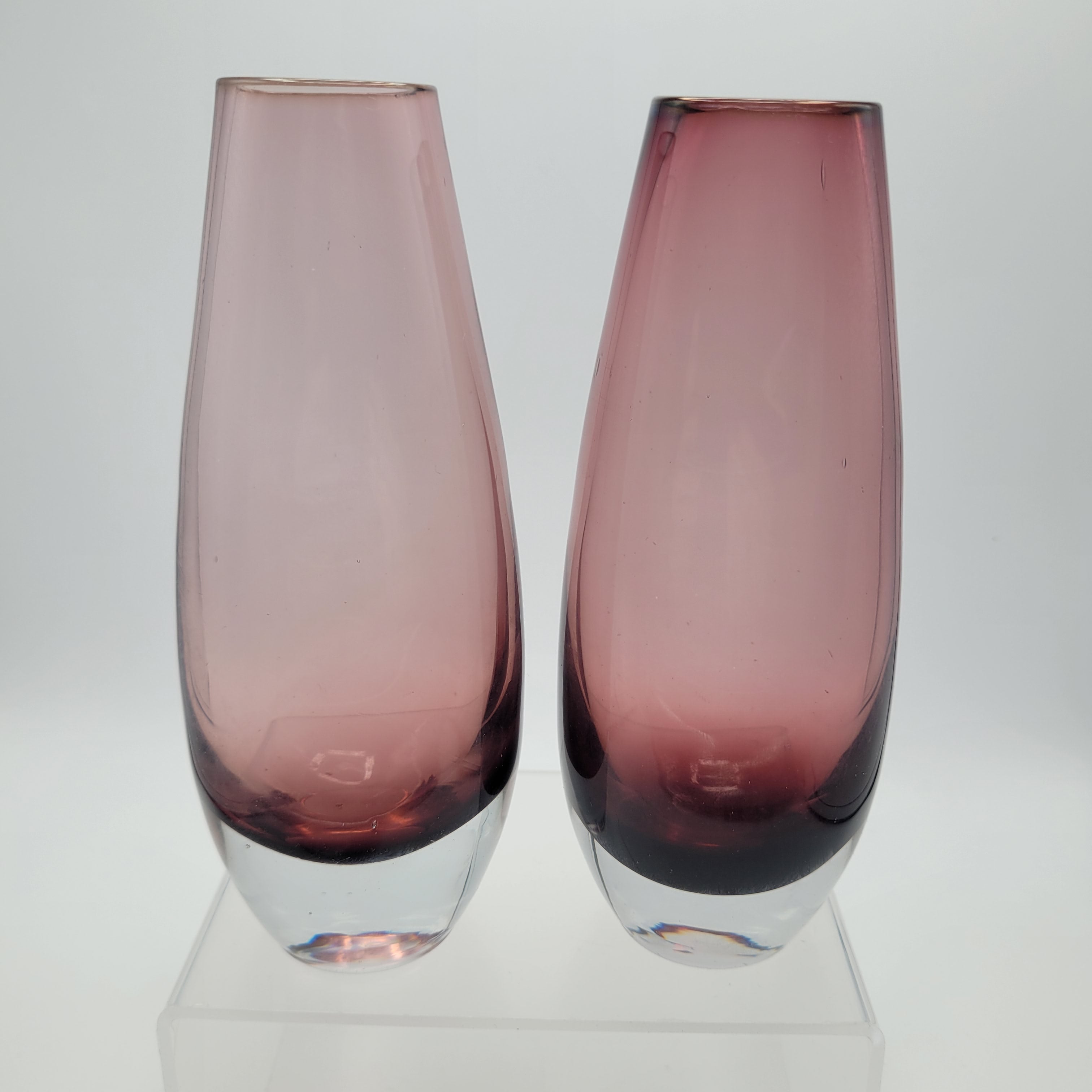 Pair of Riihimäen Lasi “Torpedo” Vases, Attributed to Tamara Aladin (15 cm)