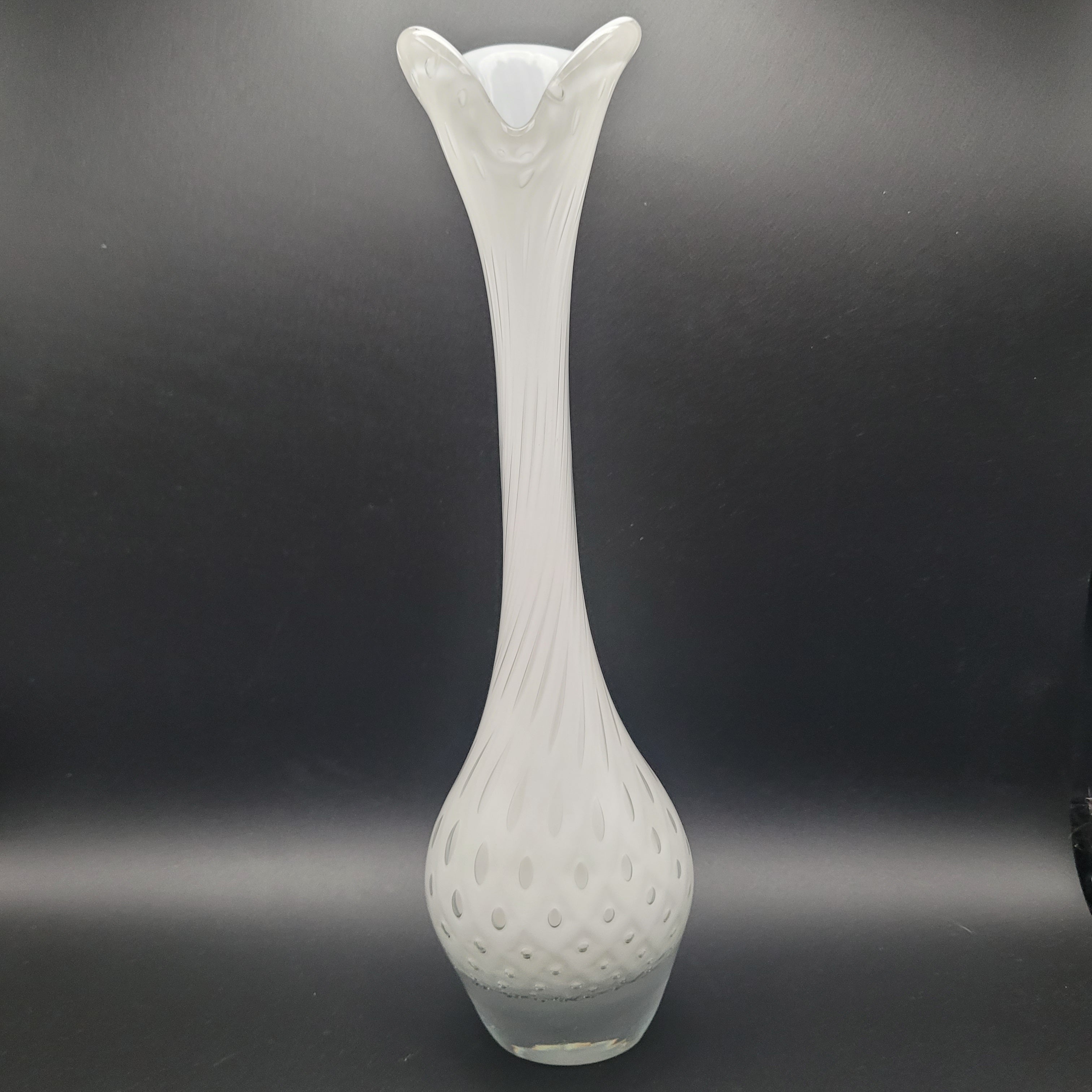 Mid-Century Swedish Controlled Bubble Vase – Åseda Glass, White Cased Sommerso Form, c.1960s..🇸🇪