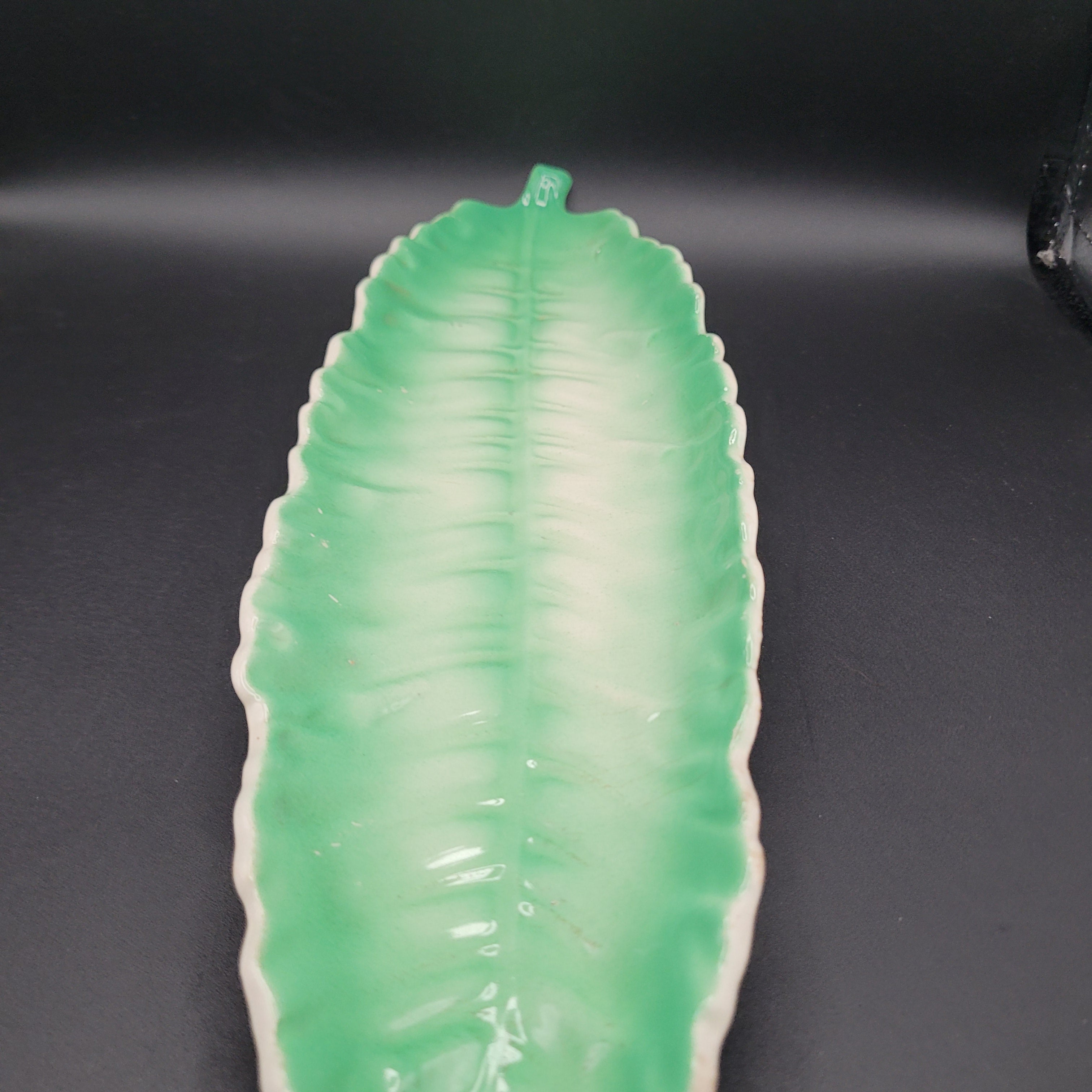 🍃 Mid-Century Green Leaf Console Dishc.1950s–60s Continental German / Austrian