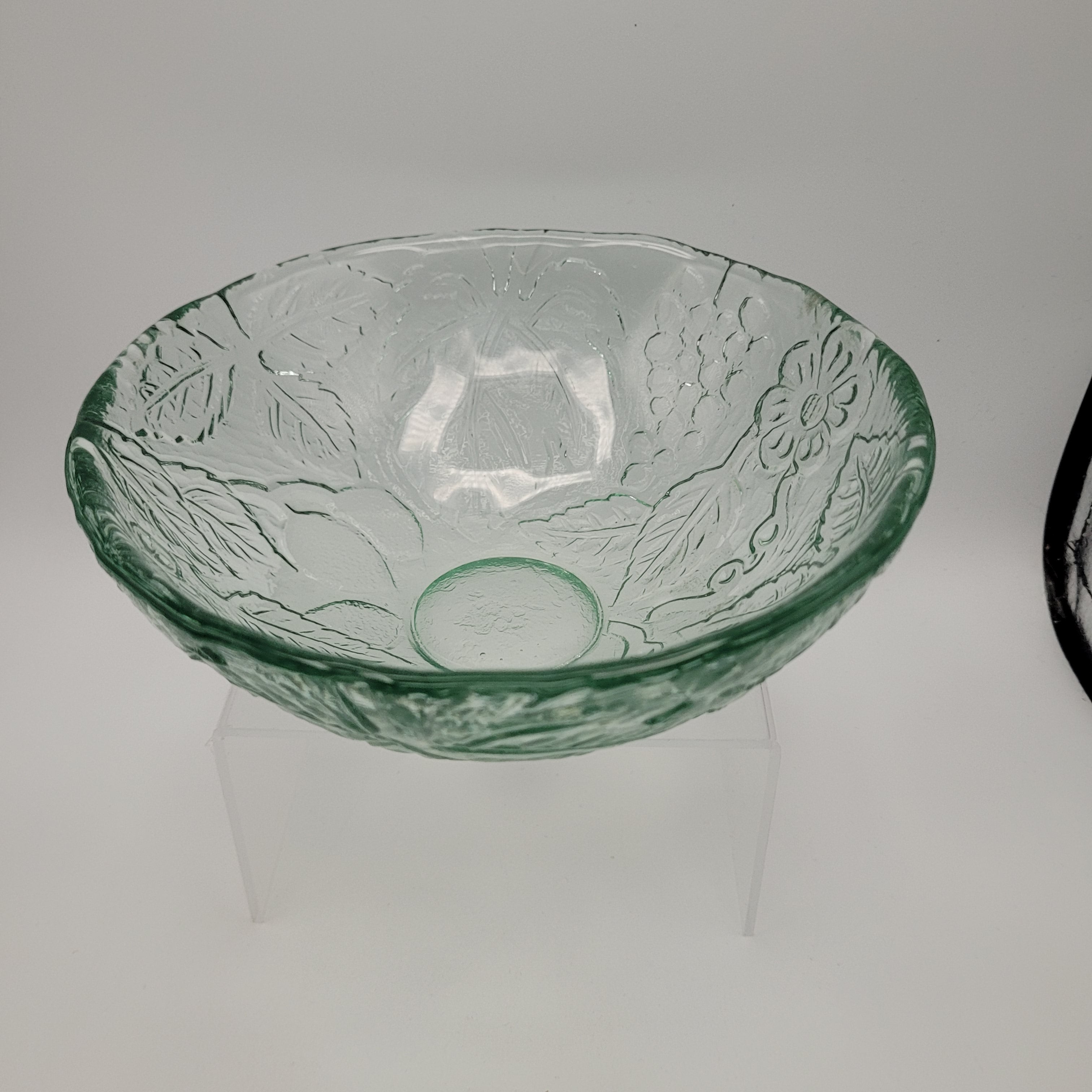 Mid-Century British Pressed Glass Bowl – Pale Green with Subtle Uranium Glow, c.1940s–50s