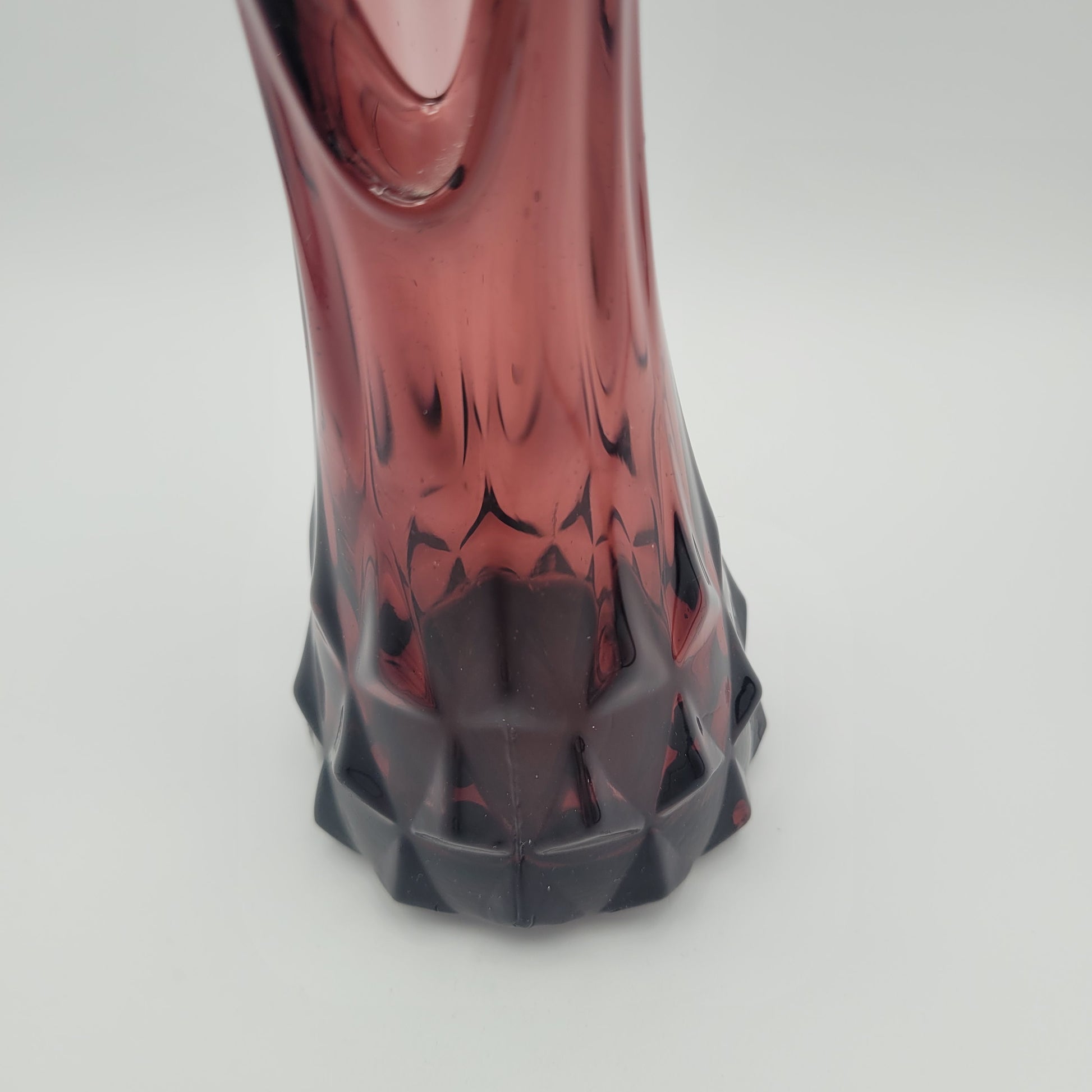 L E Smith Glass Company attributed Swung vase with pressed base MCM unmarked.