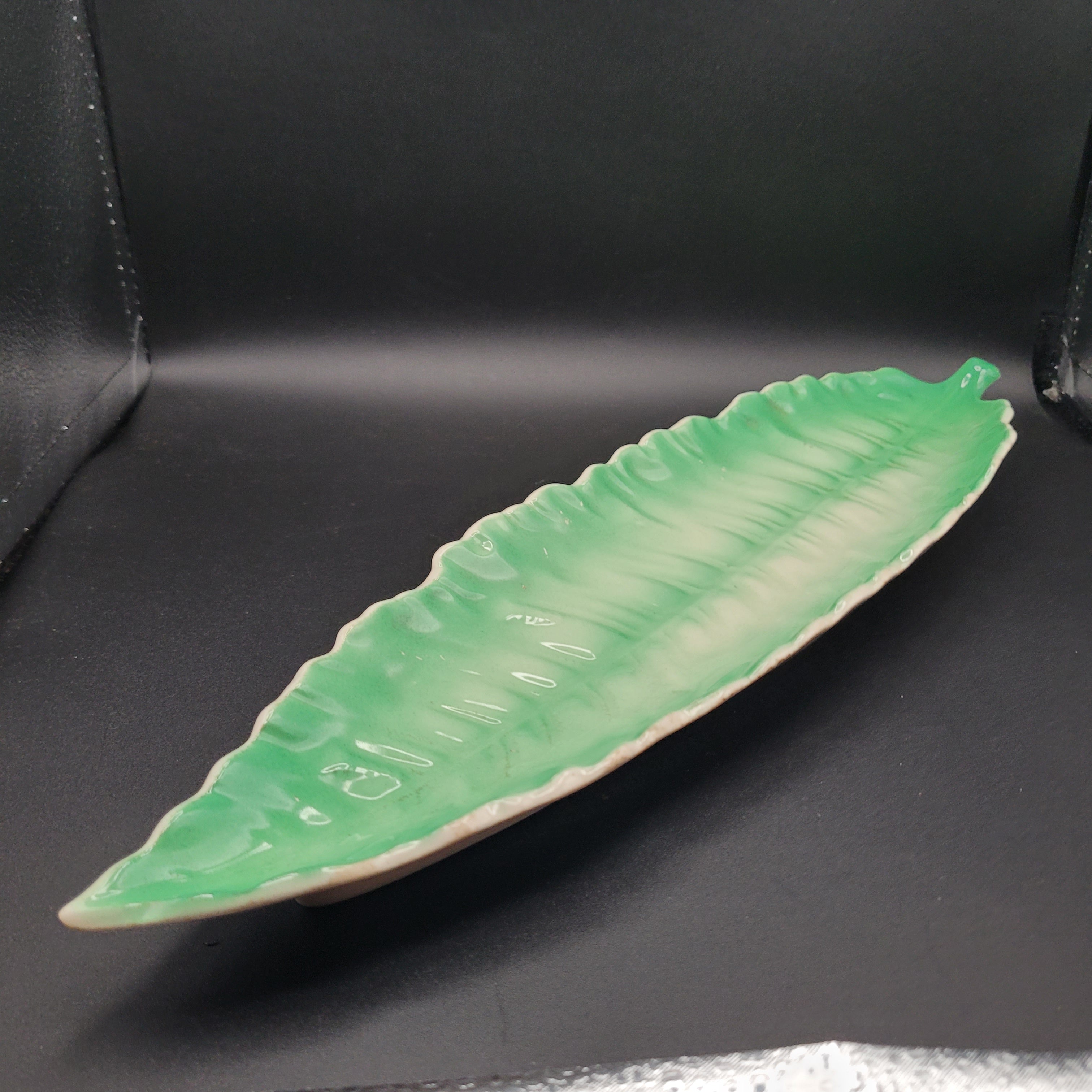 🍃 Mid-Century Green Leaf Console Dishc.1950s–60s Continental German / Austrian